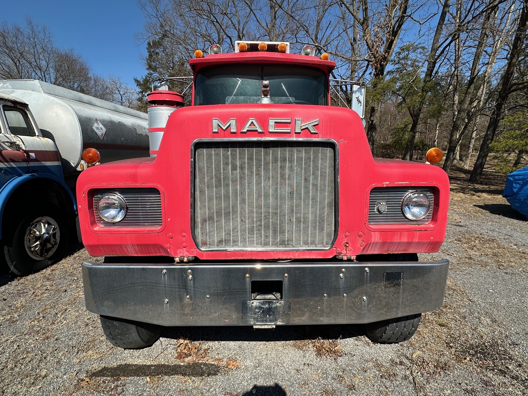 1975 MACK R600 Triaxle - view 3 of 46
