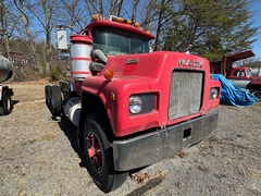 1975 MACK R600 Triaxle - Image 4