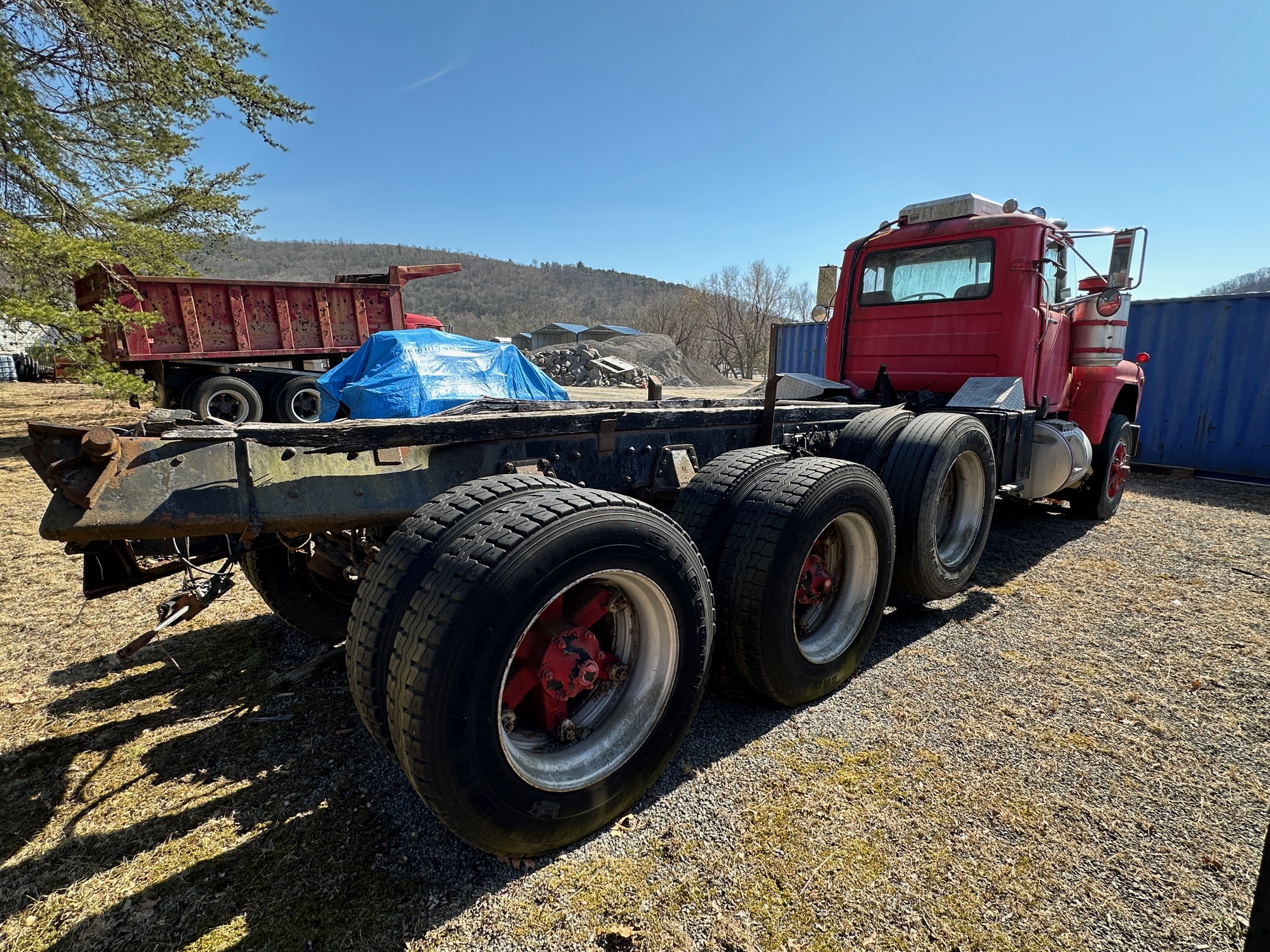 1975 MACK R600 Triaxle - Image 9