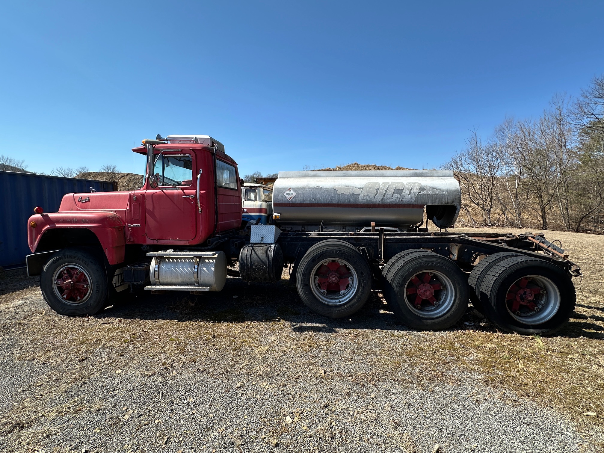 1975 MACK R600 Triaxle - view 12 of 46