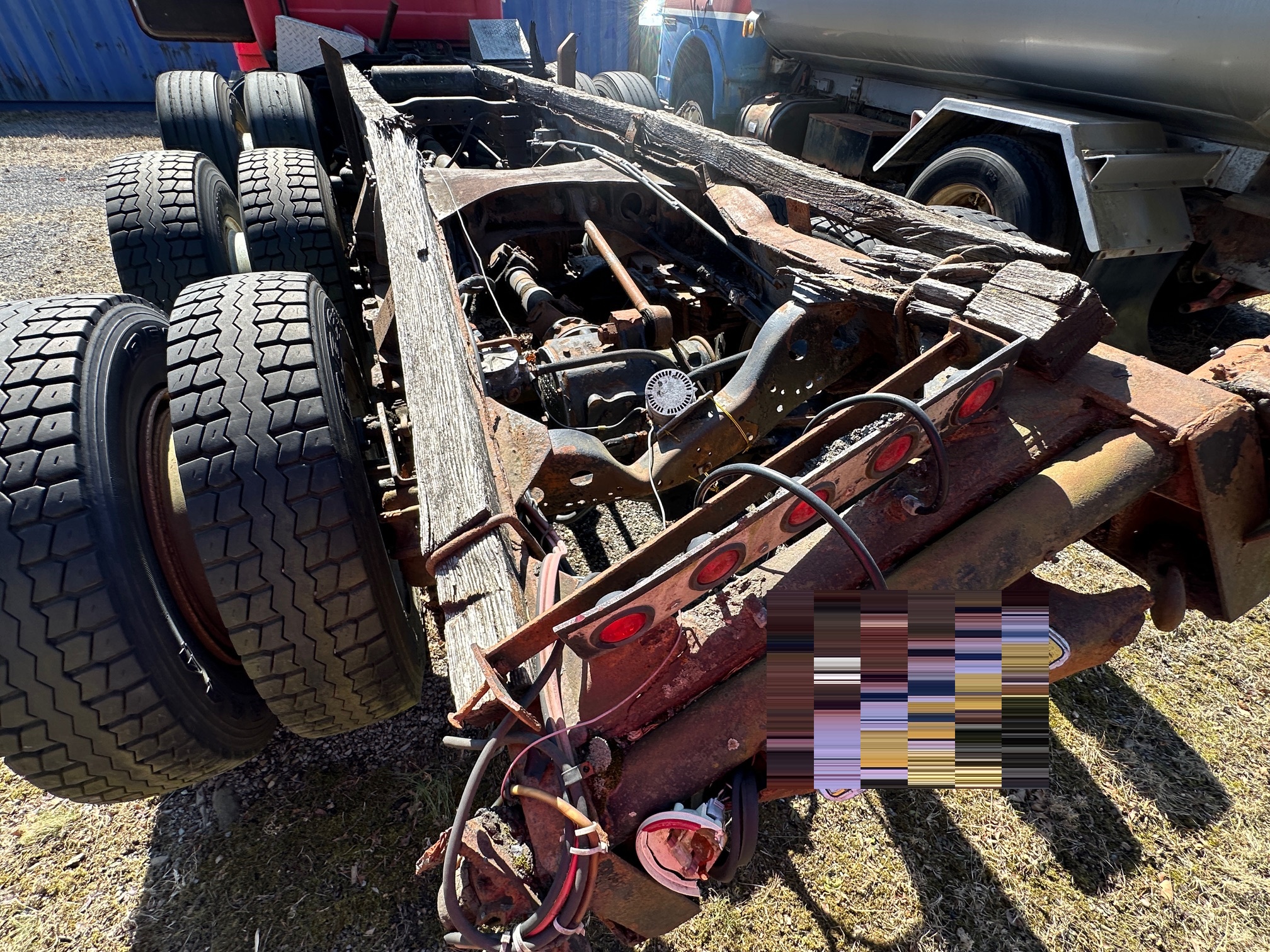 1975 MACK R600 Triaxle - Image 20