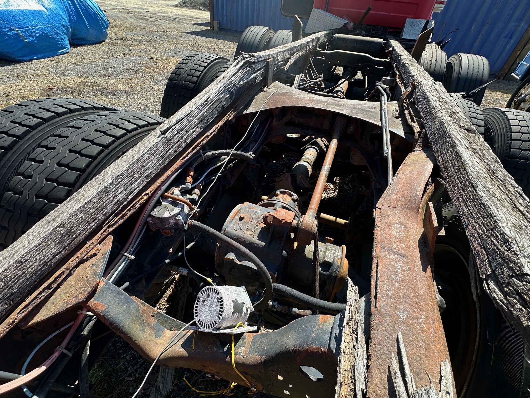 1975 MACK R600 Triaxle - Image 21