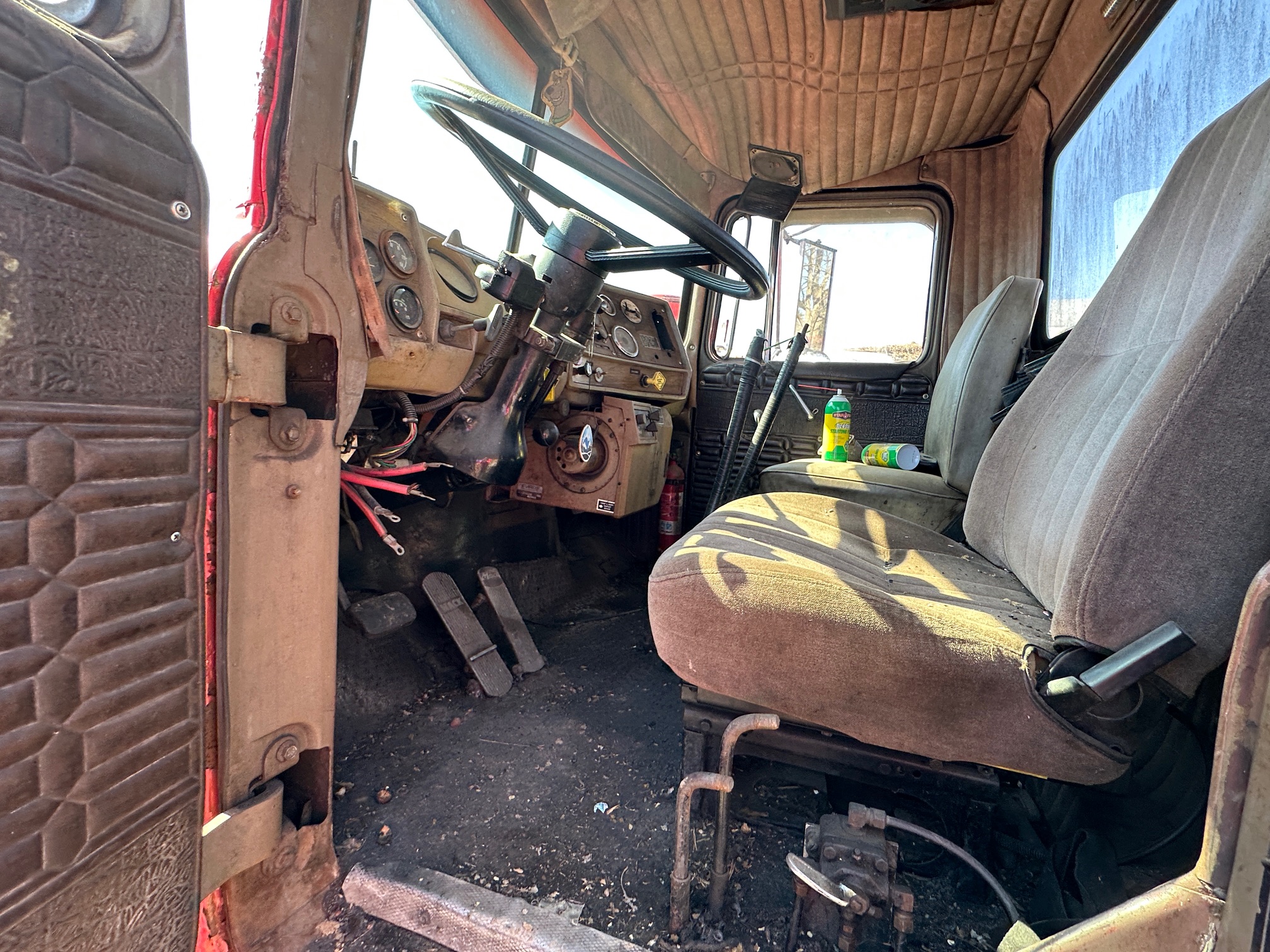 1975 MACK R600 Triaxle - Image 25