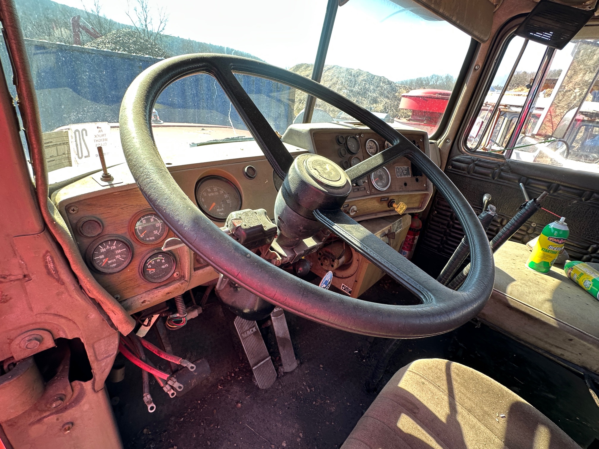 1975 MACK R600 Triaxle - Image 26