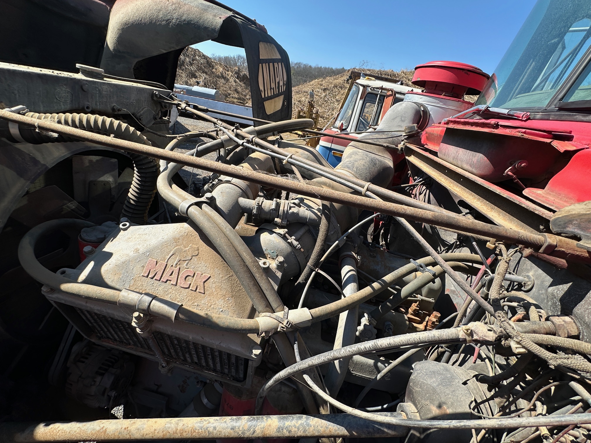 1975 MACK R600 Triaxle - Image 34