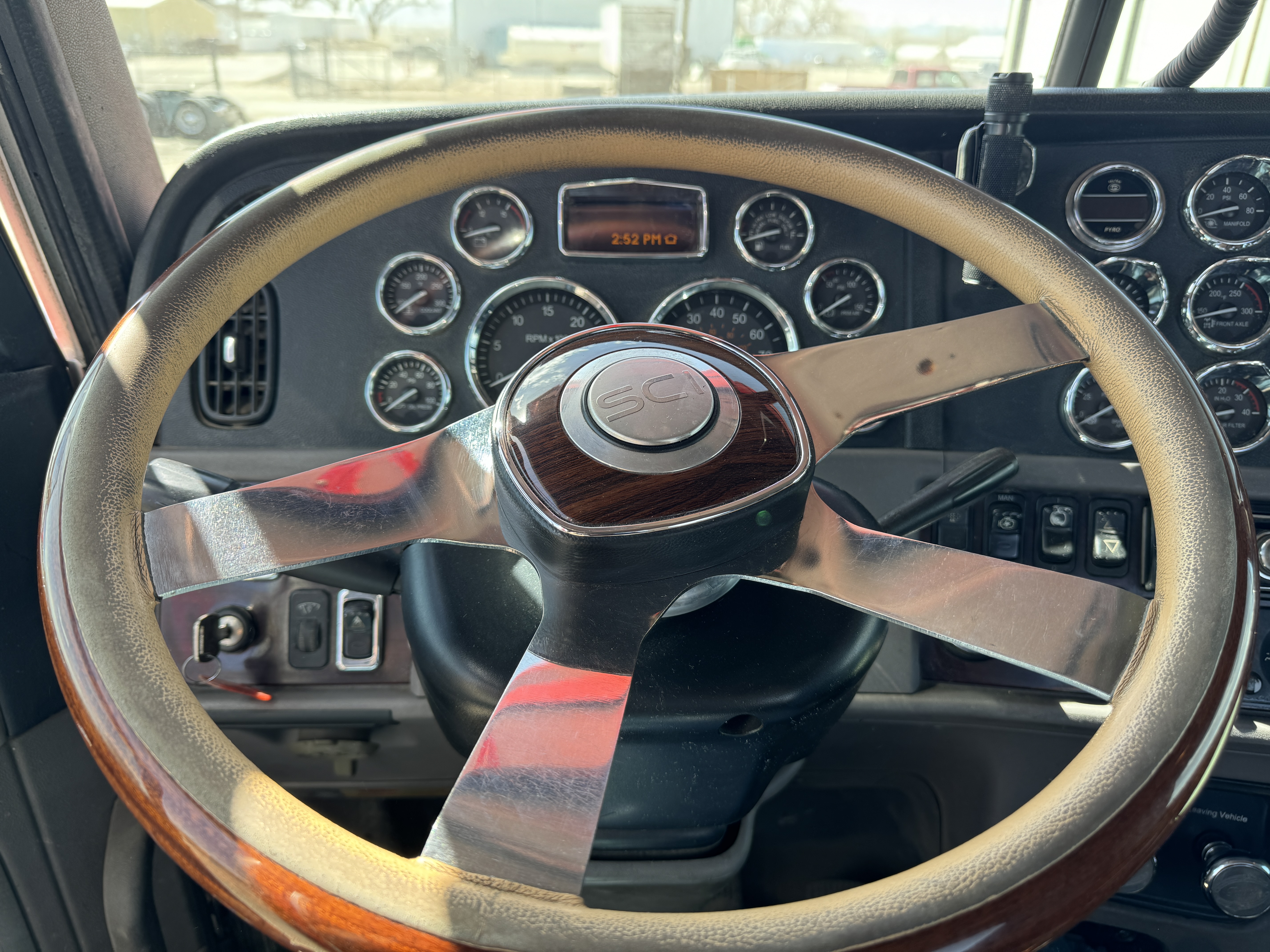 2013 PETERBILT 389 - Image 37