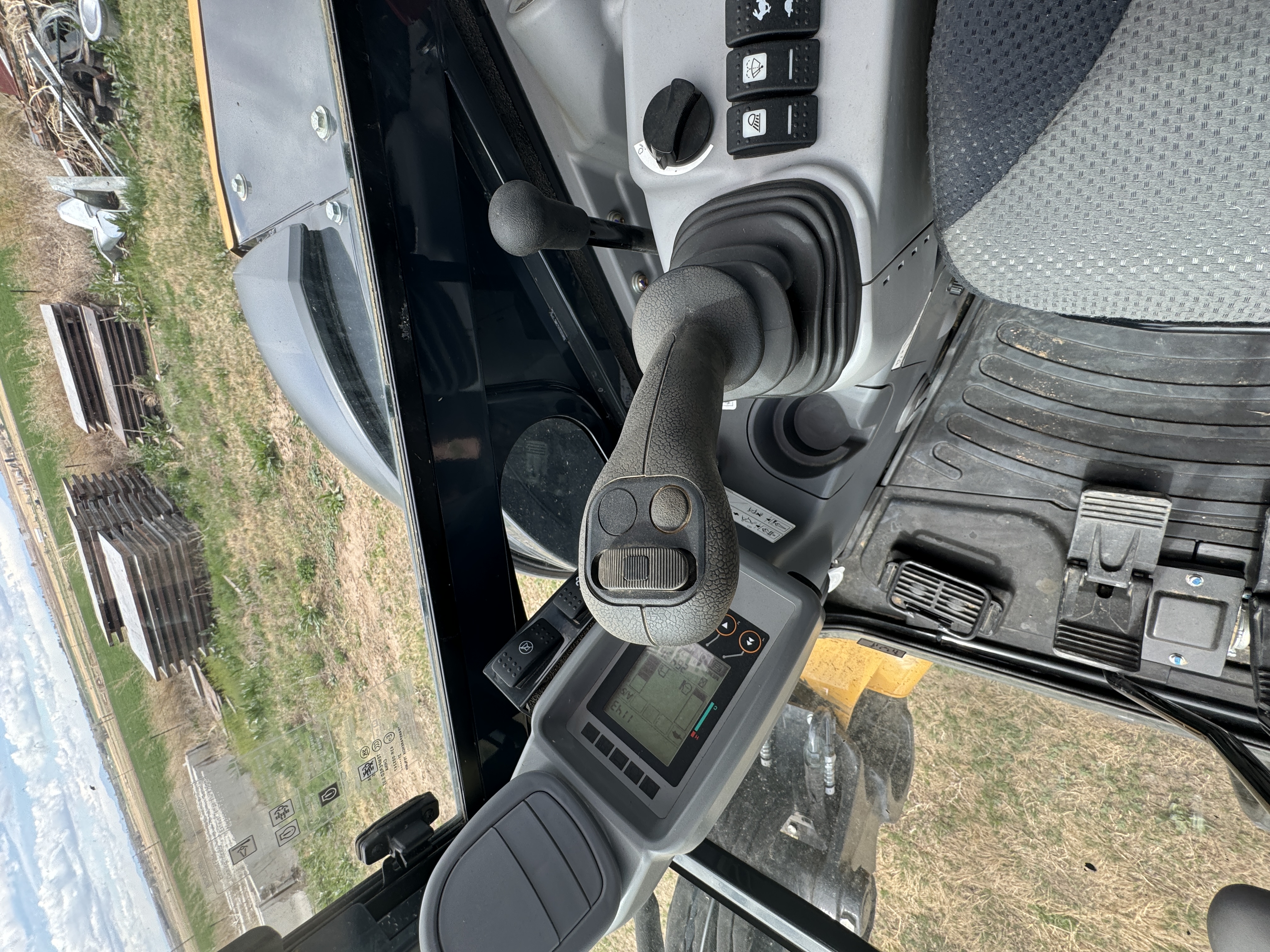 2022 DEERE 50G - Image 15