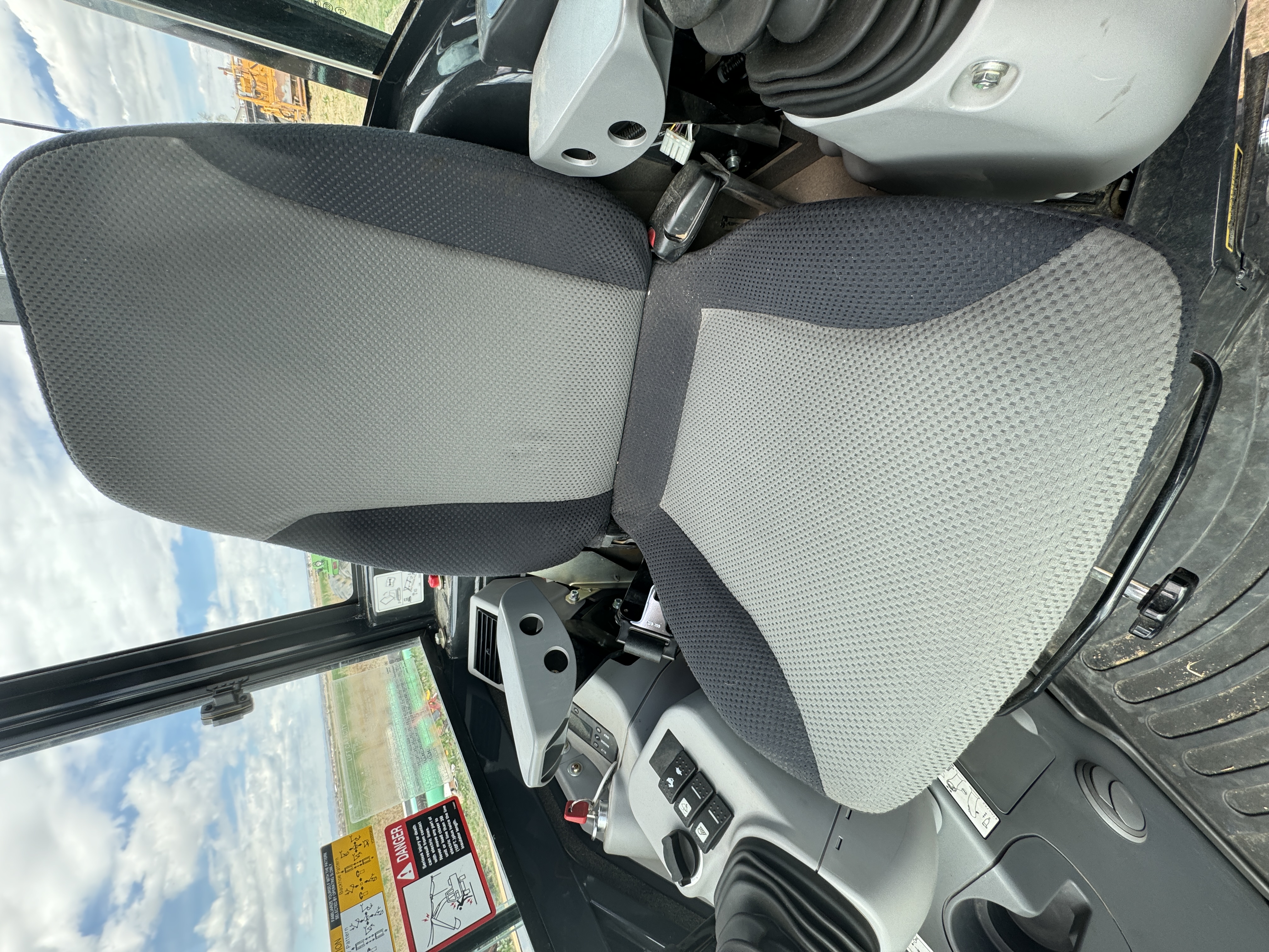 2022 DEERE 50G - Image 18