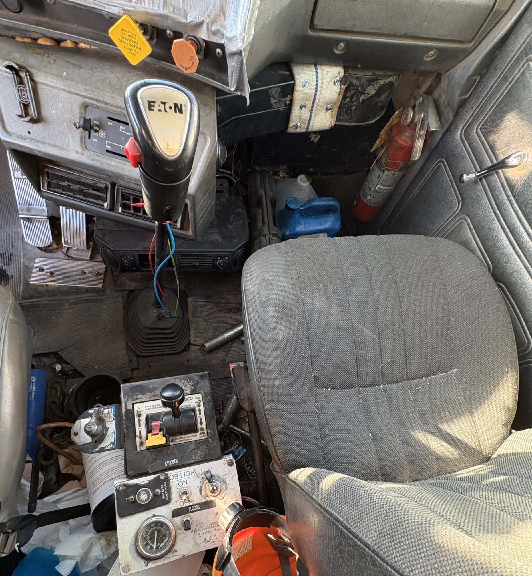 2003 MACK RD688S - Image 12