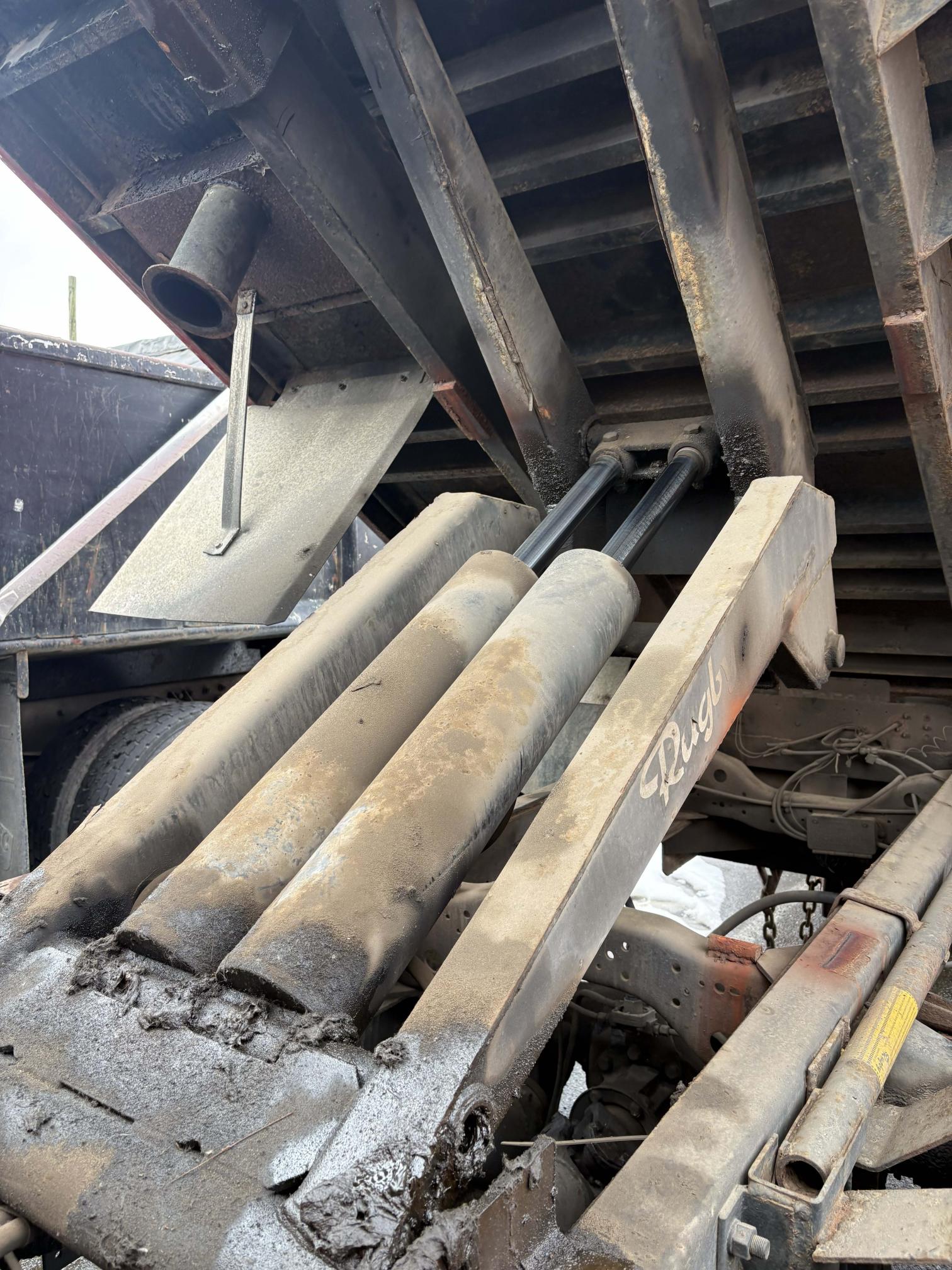 1985 MACK U690T - view 7 of 14