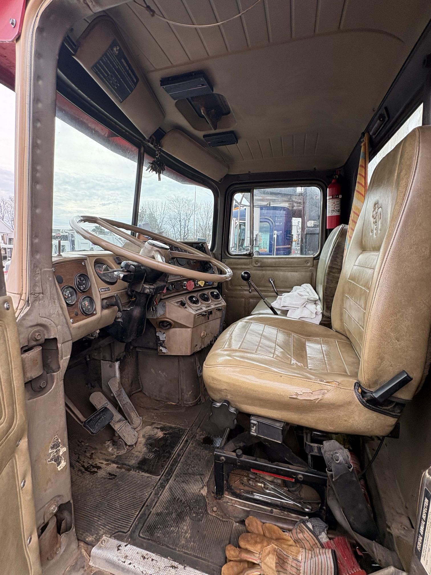 1985 MACK U690T - view 8 of 14