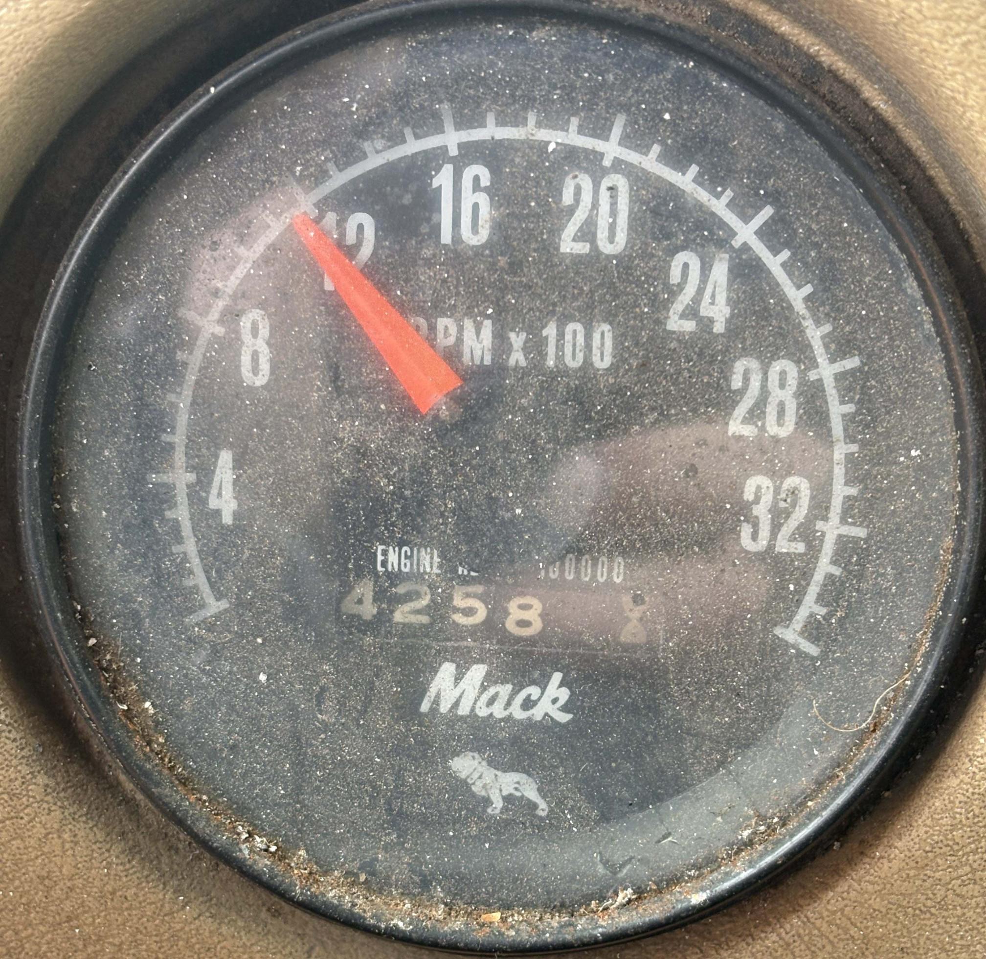 1985 MACK U690T - view 12 of 14