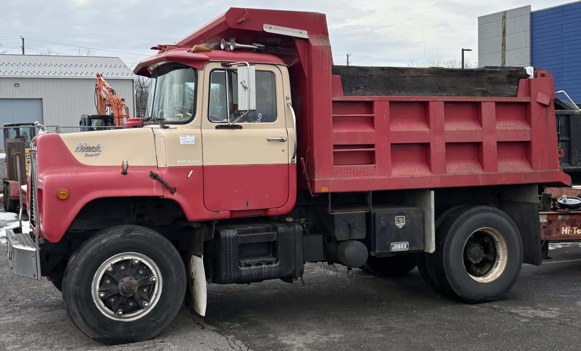 1985 MACK U690T - Image 3