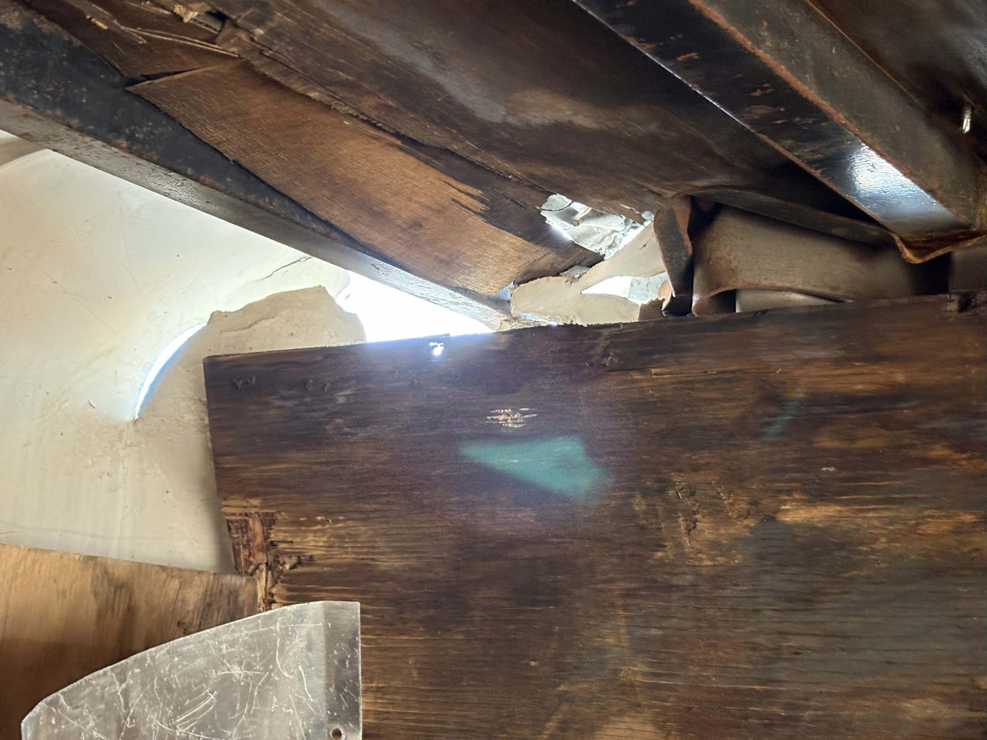 2010 UNITED Expressline Enclosed Trailer - view 10 of 11