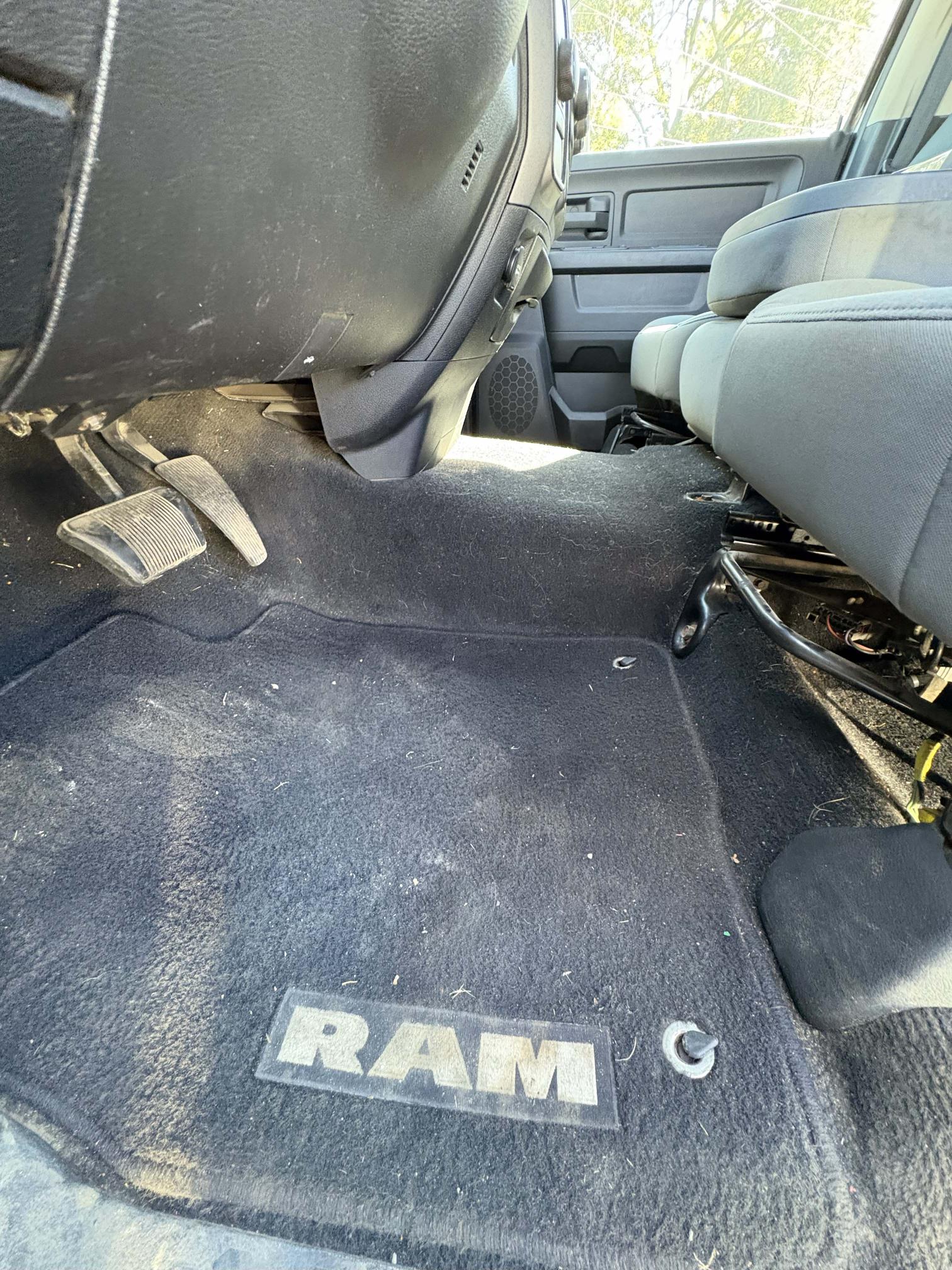 2013 RAM 1500 Quad Cab - view 14 of 24