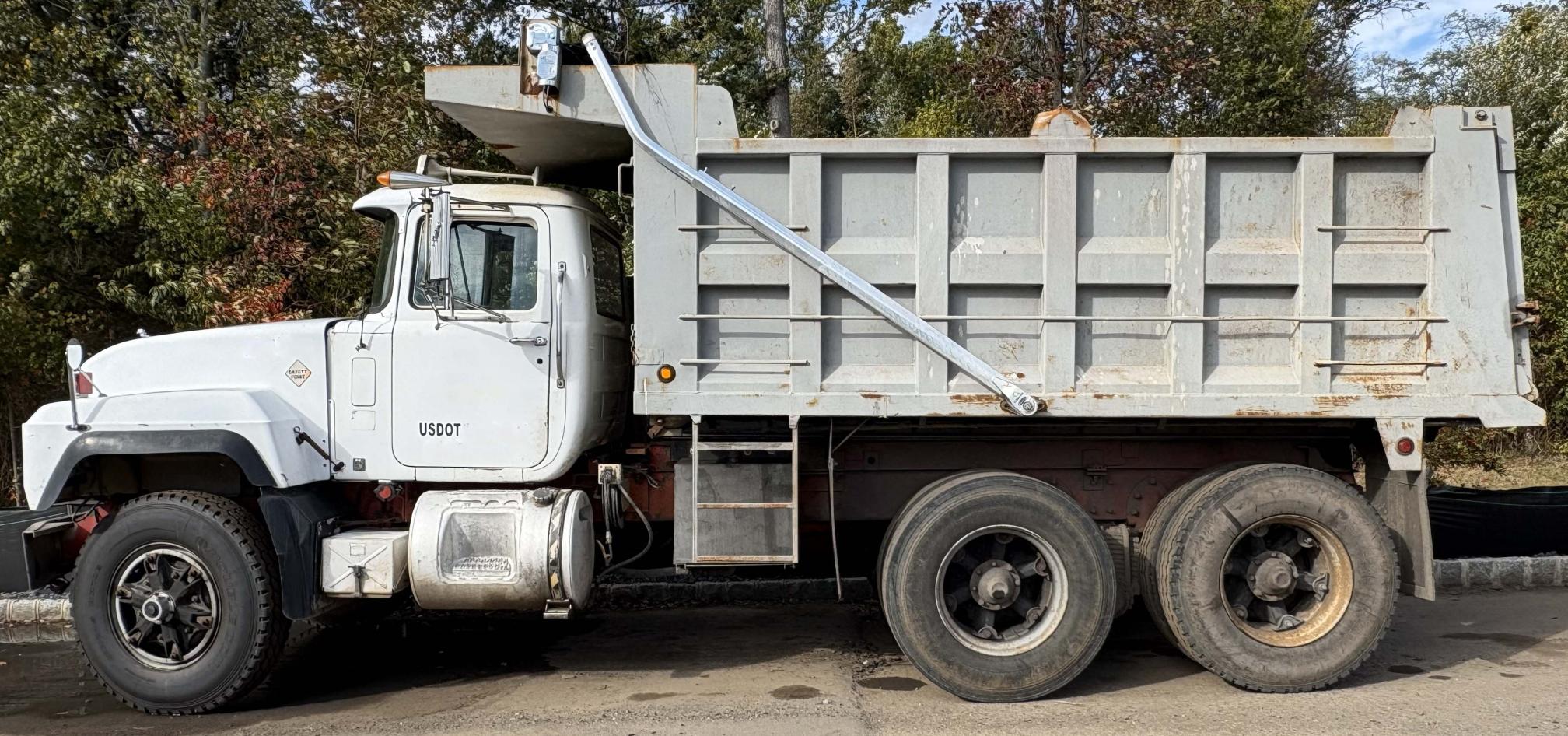 1999 MACK RD688SX - Image 2