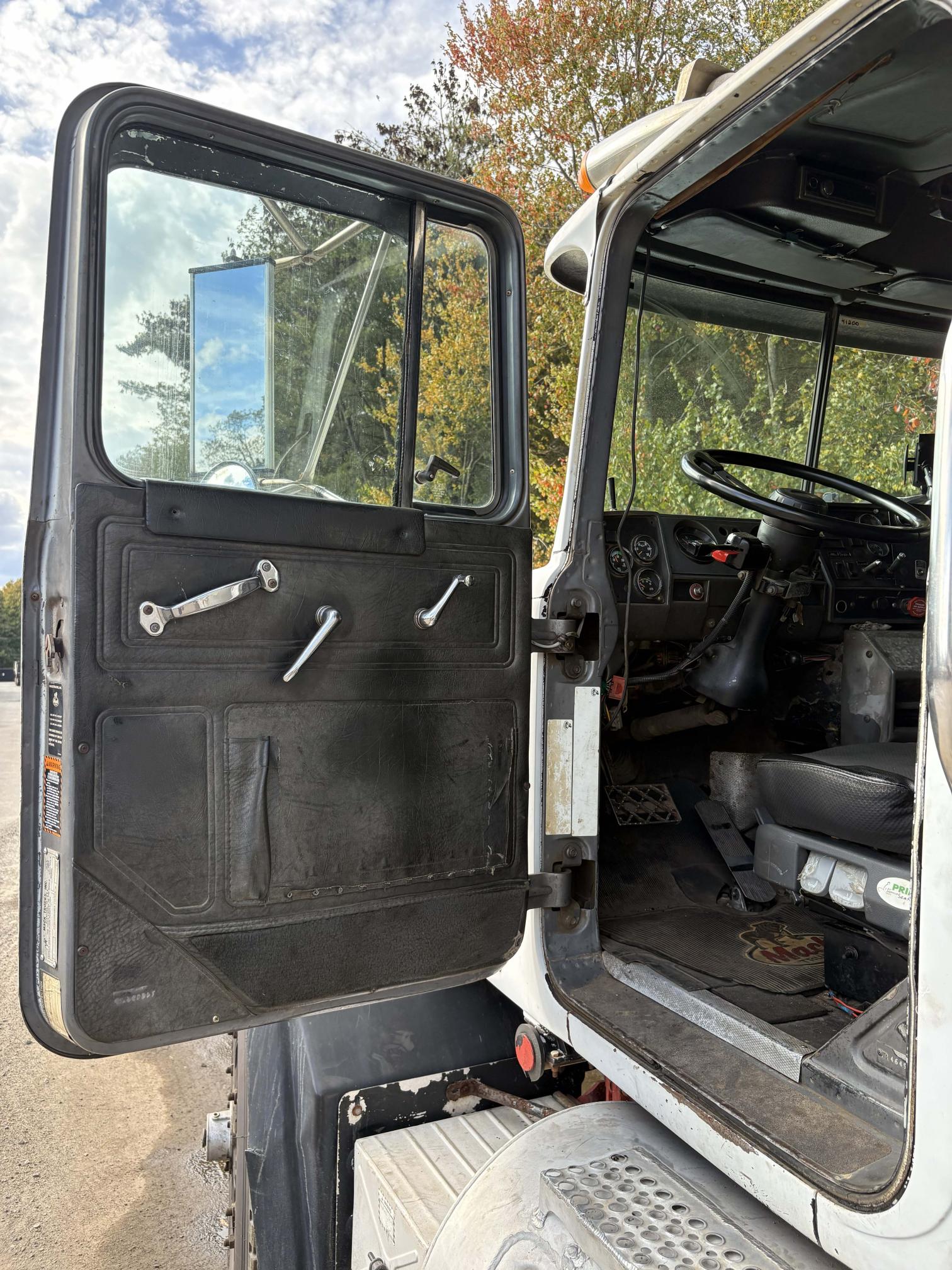 1999 MACK RD688SX - view 9 of 14