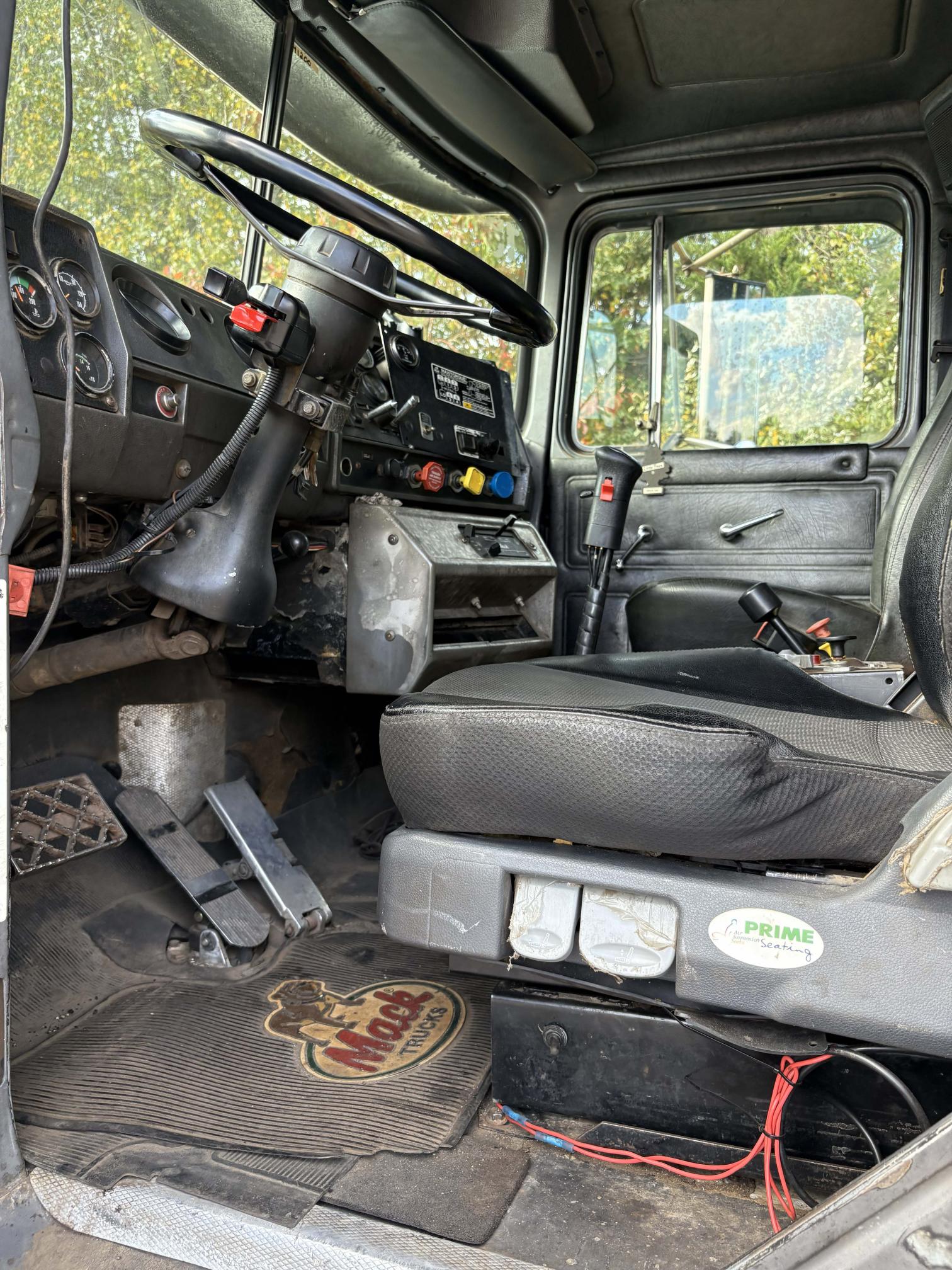 1999 MACK RD688SX - Image 10