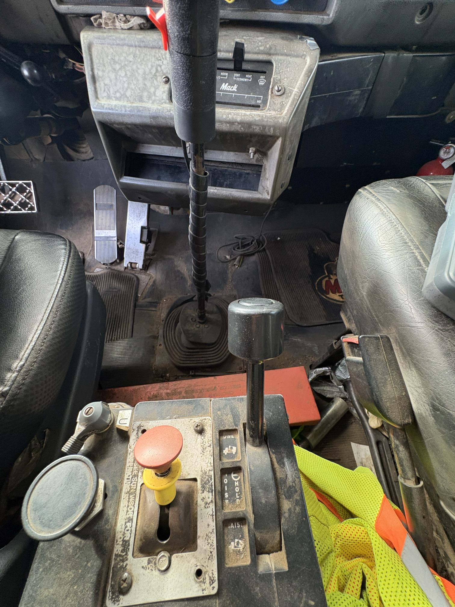 1999 MACK RD688SX - view 13 of 14