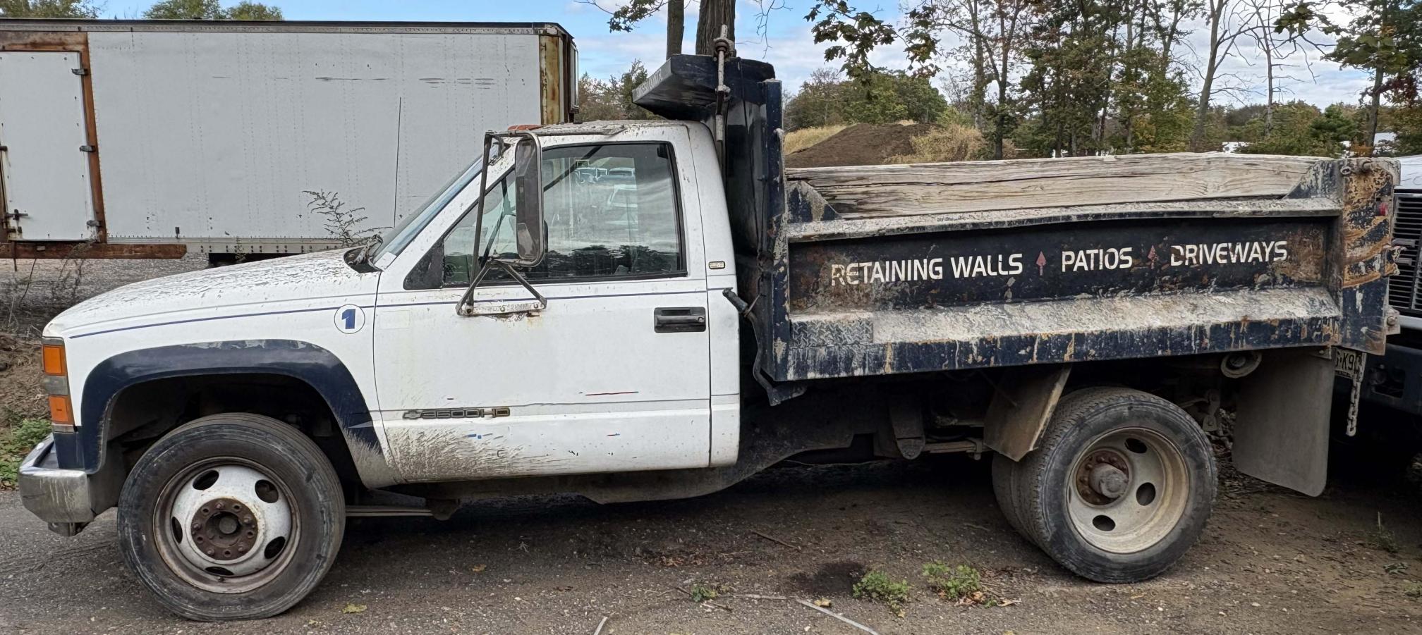 1999 CHEVROLET 3500HD Cheyenne - view 2 of 20