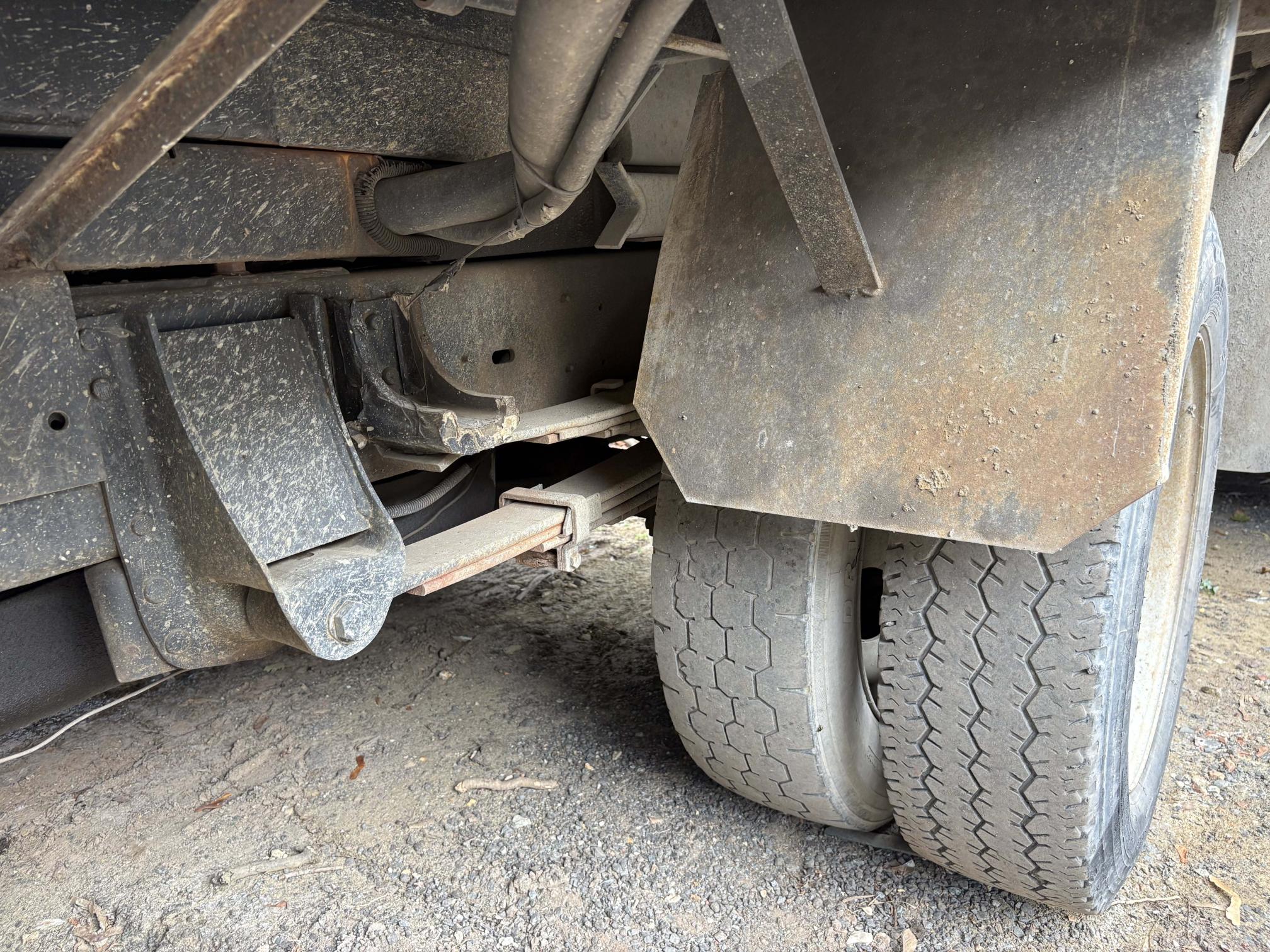 1998 CHEVROLET 3500HD Cheyenne - Image 16