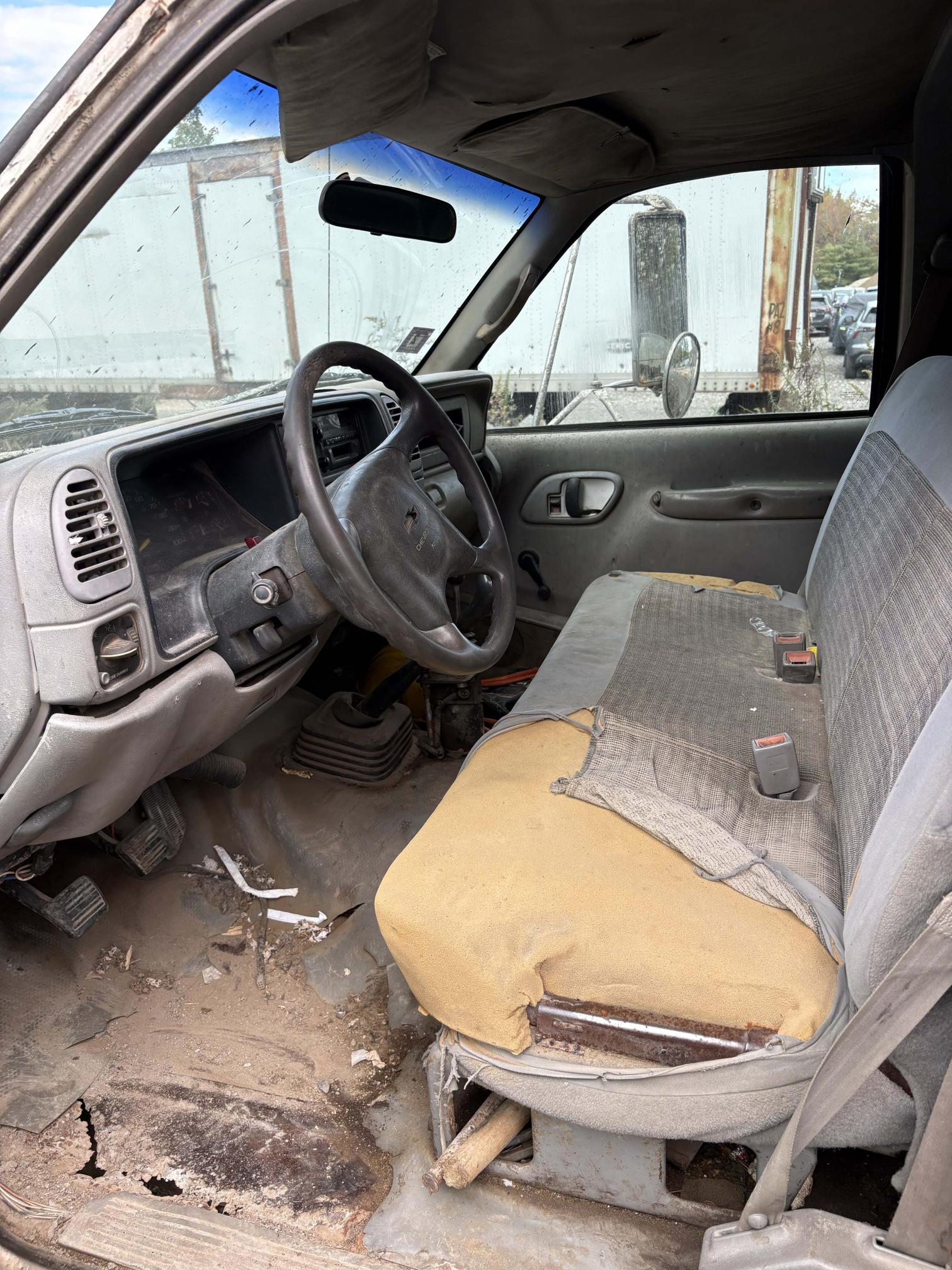 1999 CHEVROLET 3500HD Cheyenne - view 9 of 20