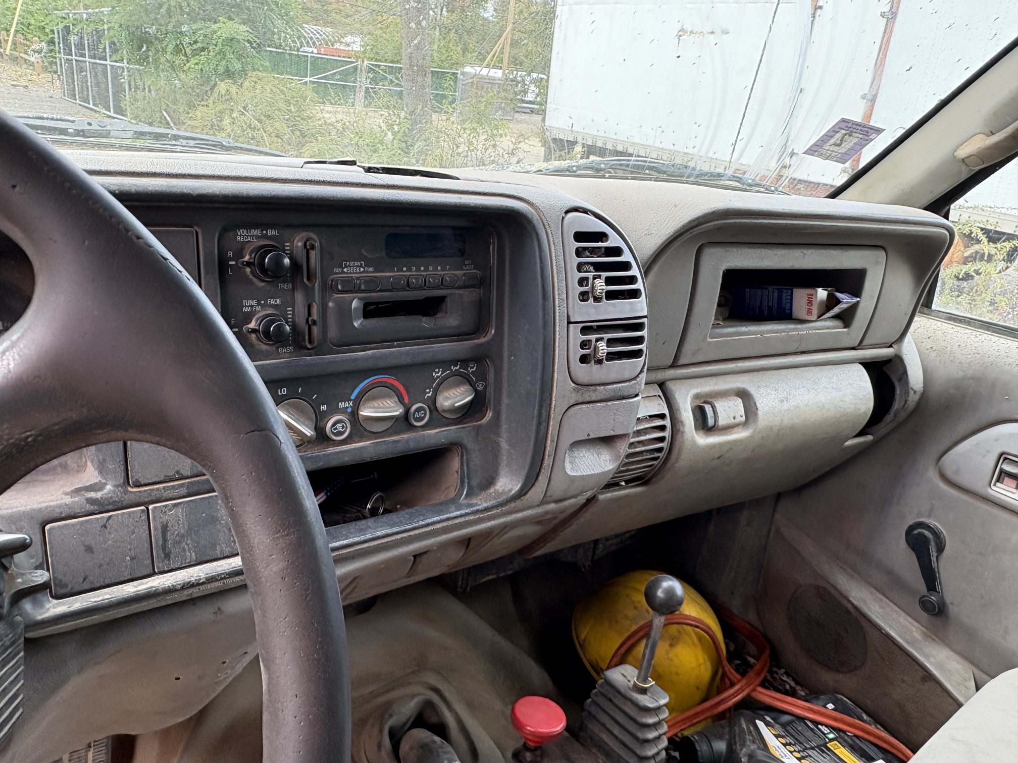 1999 CHEVROLET 3500HD Cheyenne - view 12 of 20