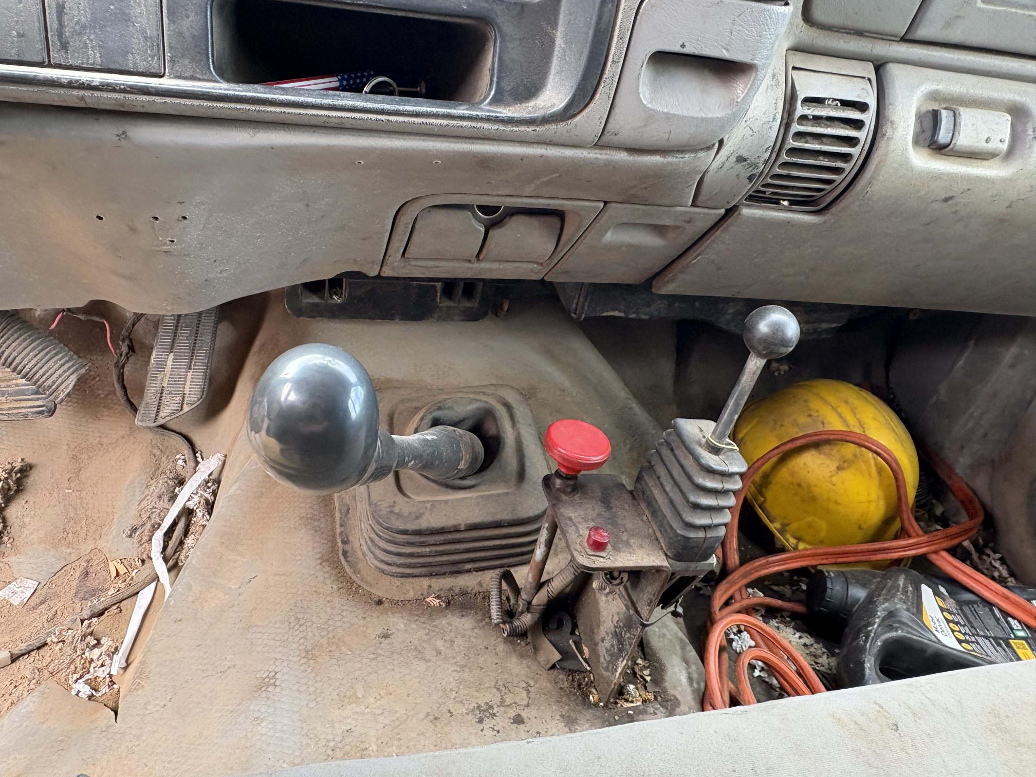 1999 CHEVROLET 3500HD Cheyenne - view 14 of 20