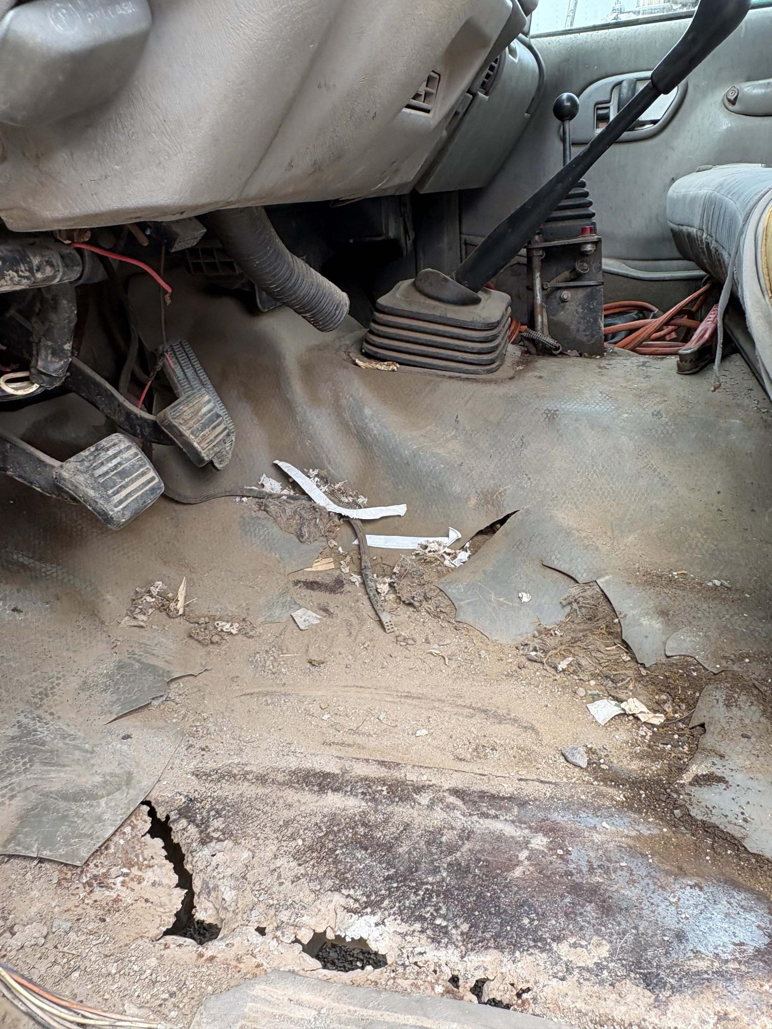 1999 CHEVROLET 3500HD Cheyenne - view 13 of 20