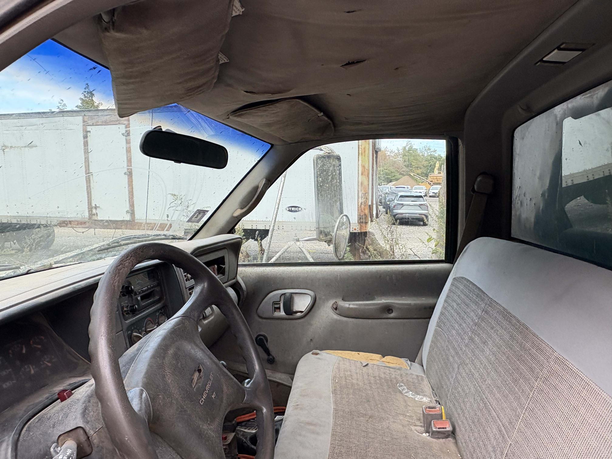 1999 CHEVROLET 3500HD Cheyenne - view 10 of 20