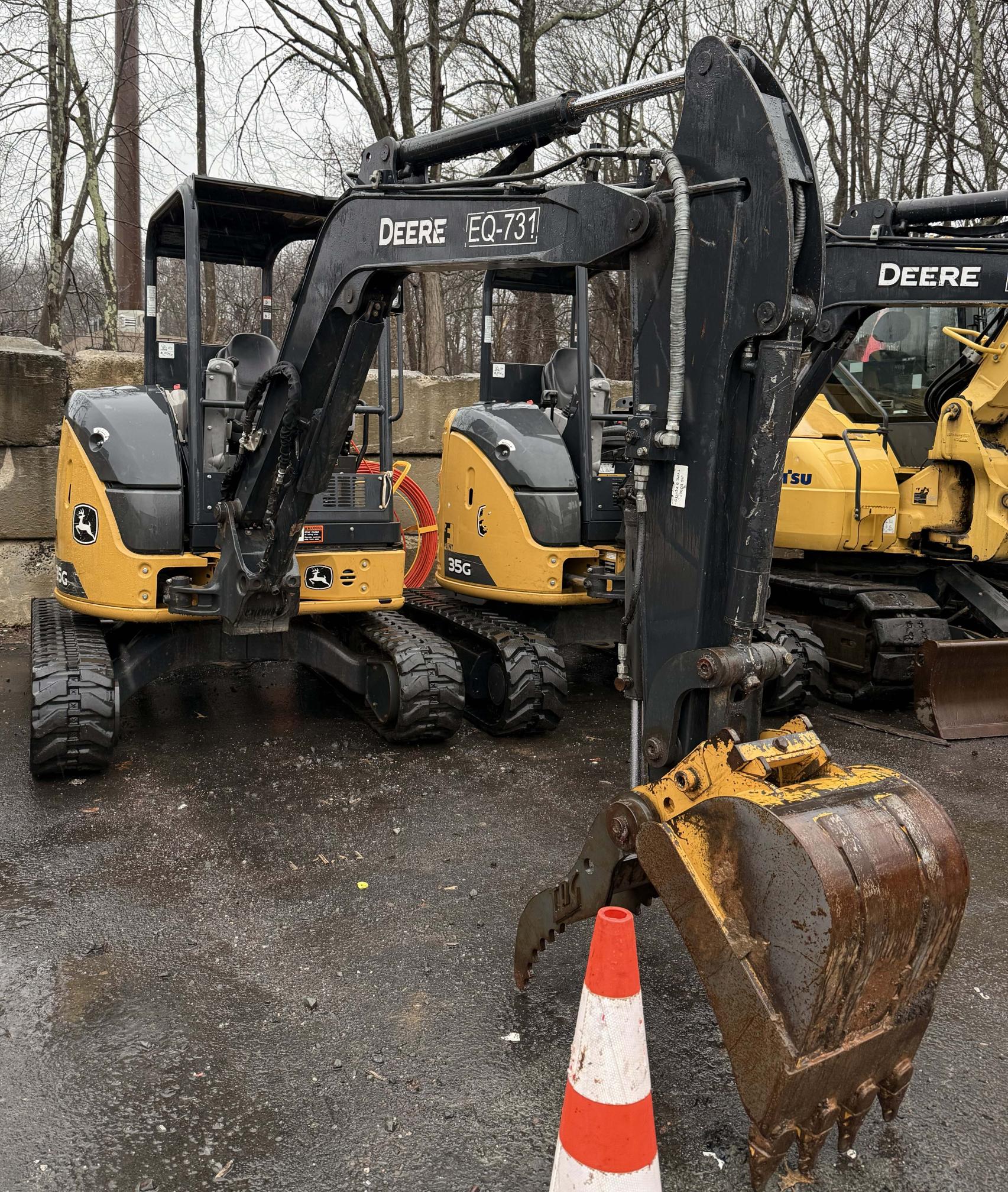 2022 DEERE 35G - view 1 of 8