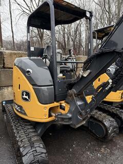 2022 DEERE 35G - Image 2