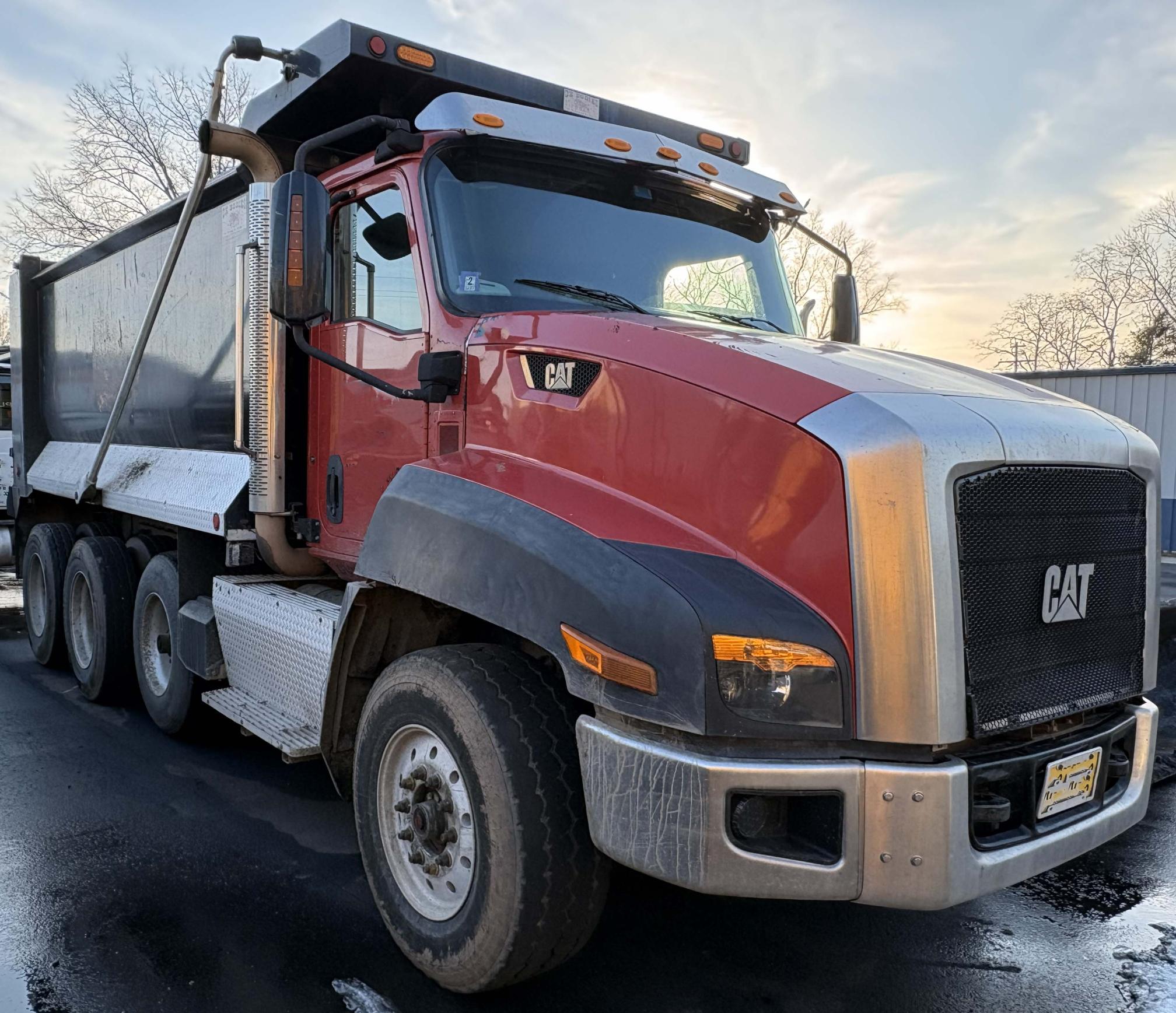 2014 CATERPILLAR CT660S - view 2 of 16
