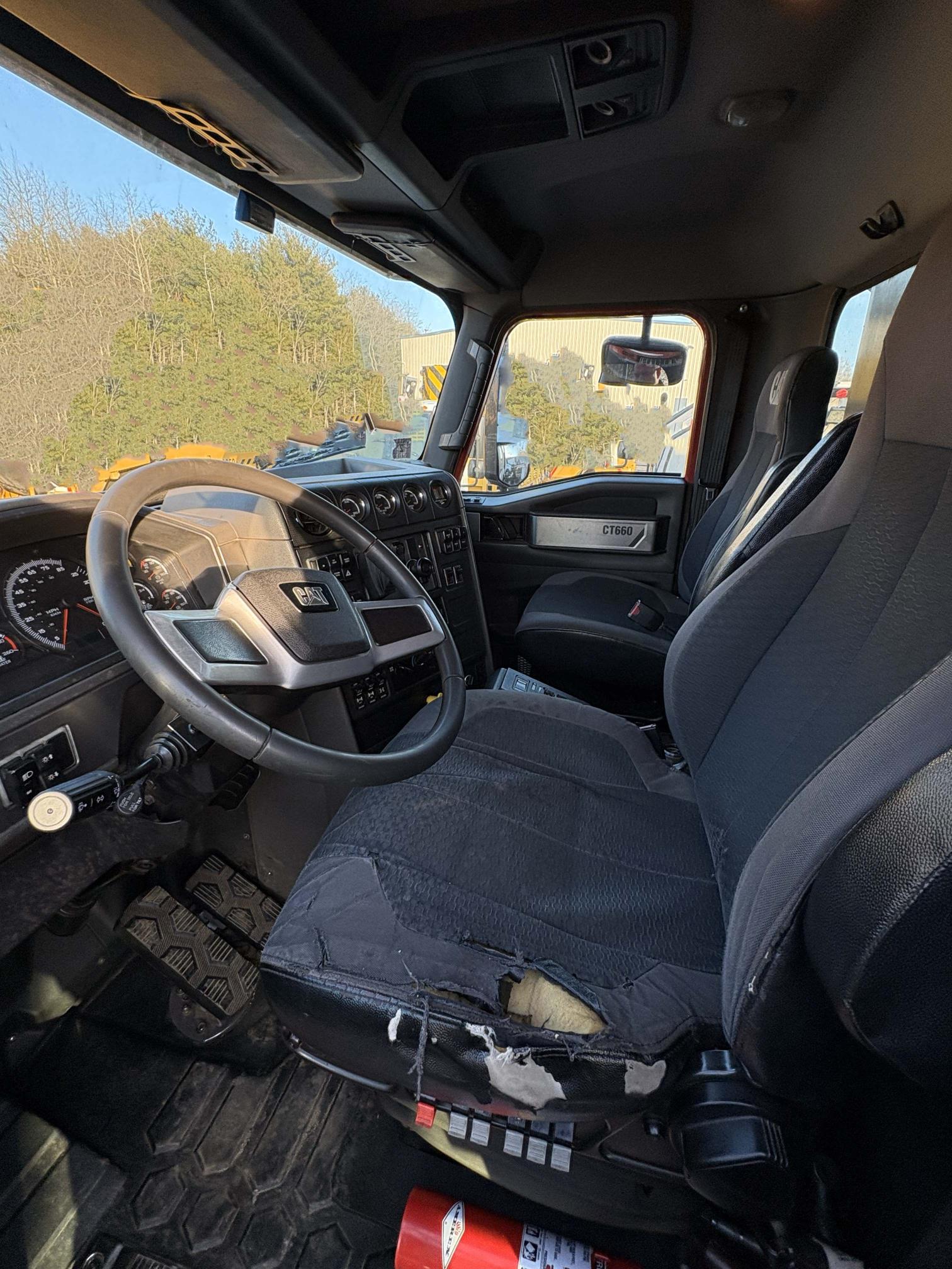 2014 CATERPILLAR CT660S - view 9 of 16