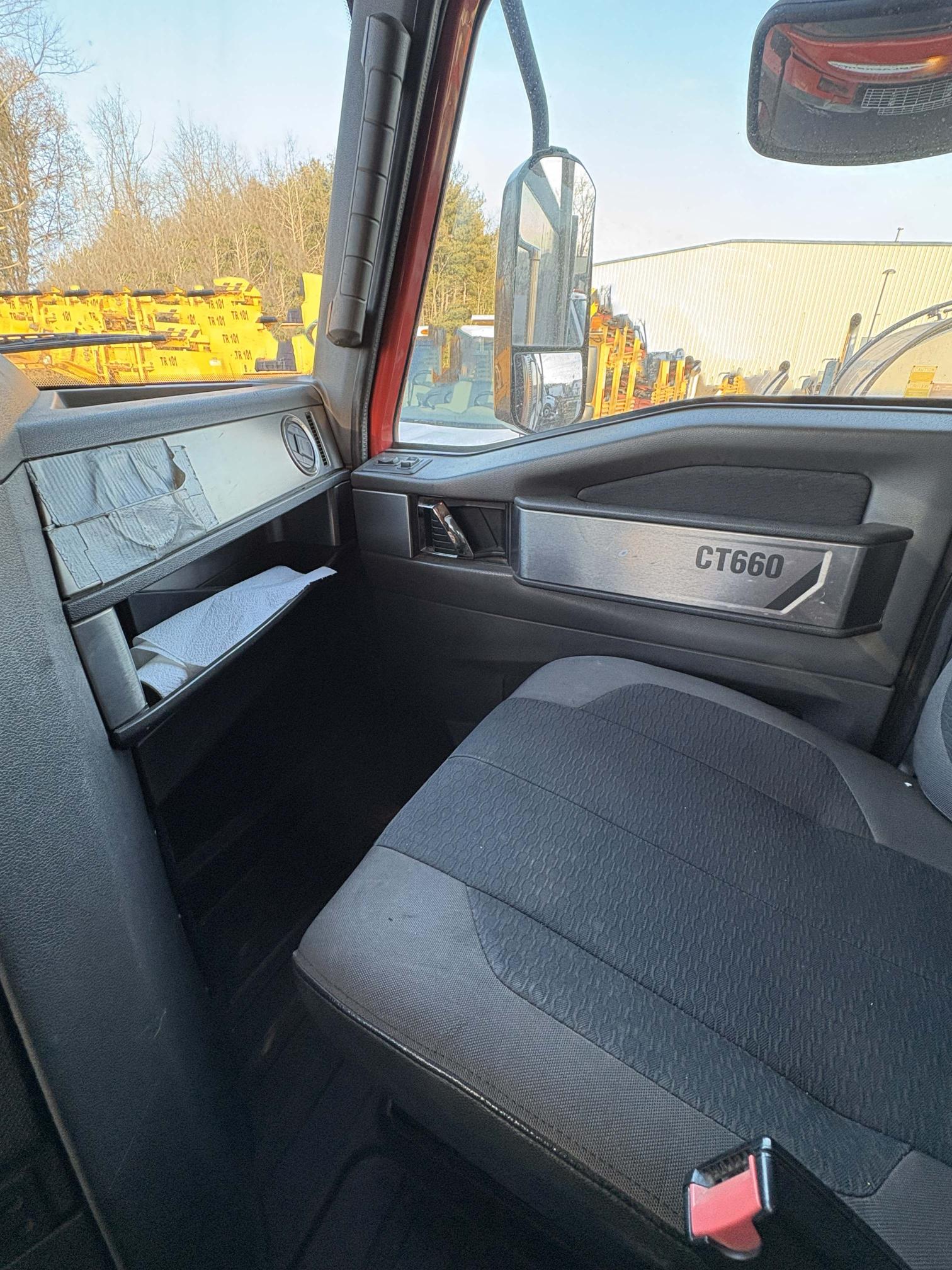 2014 CATERPILLAR CT660S - Image 13