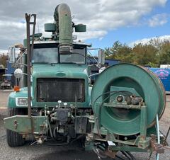 2004 PETERBILT 330 - Image 4