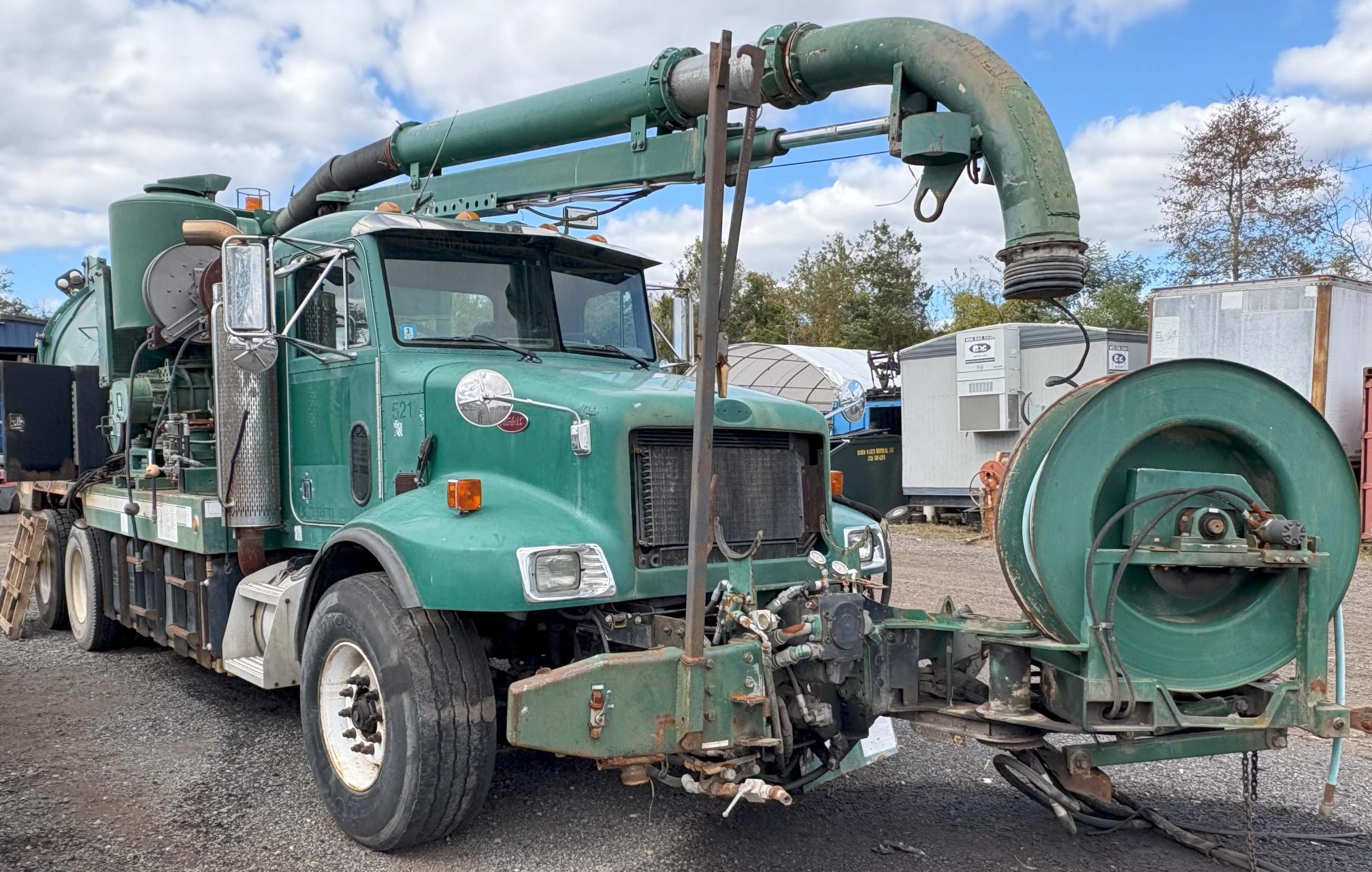 2004 PETERBILT 330 - view 5 of 15