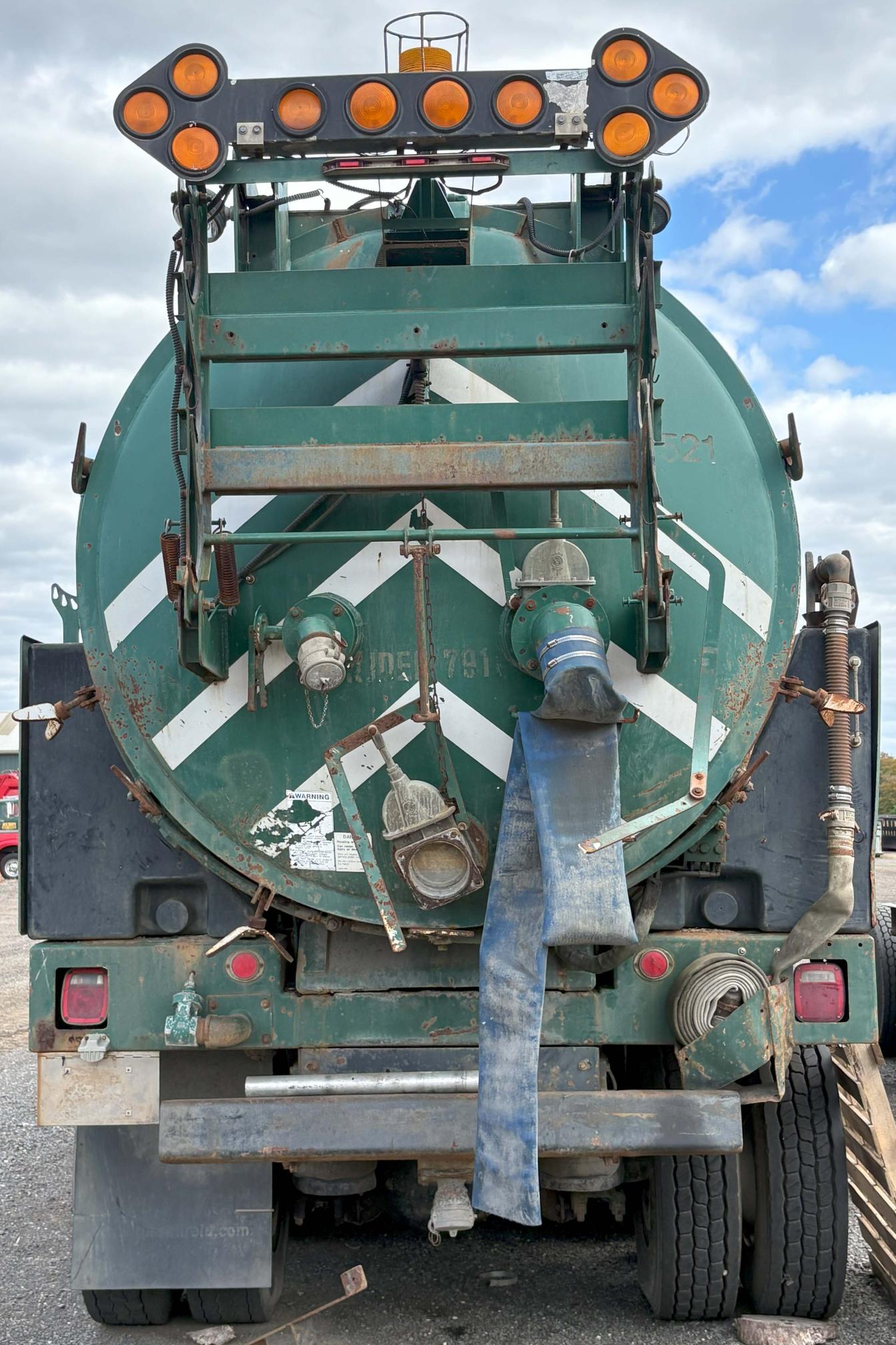 2004 PETERBILT 330 - view 8 of 15