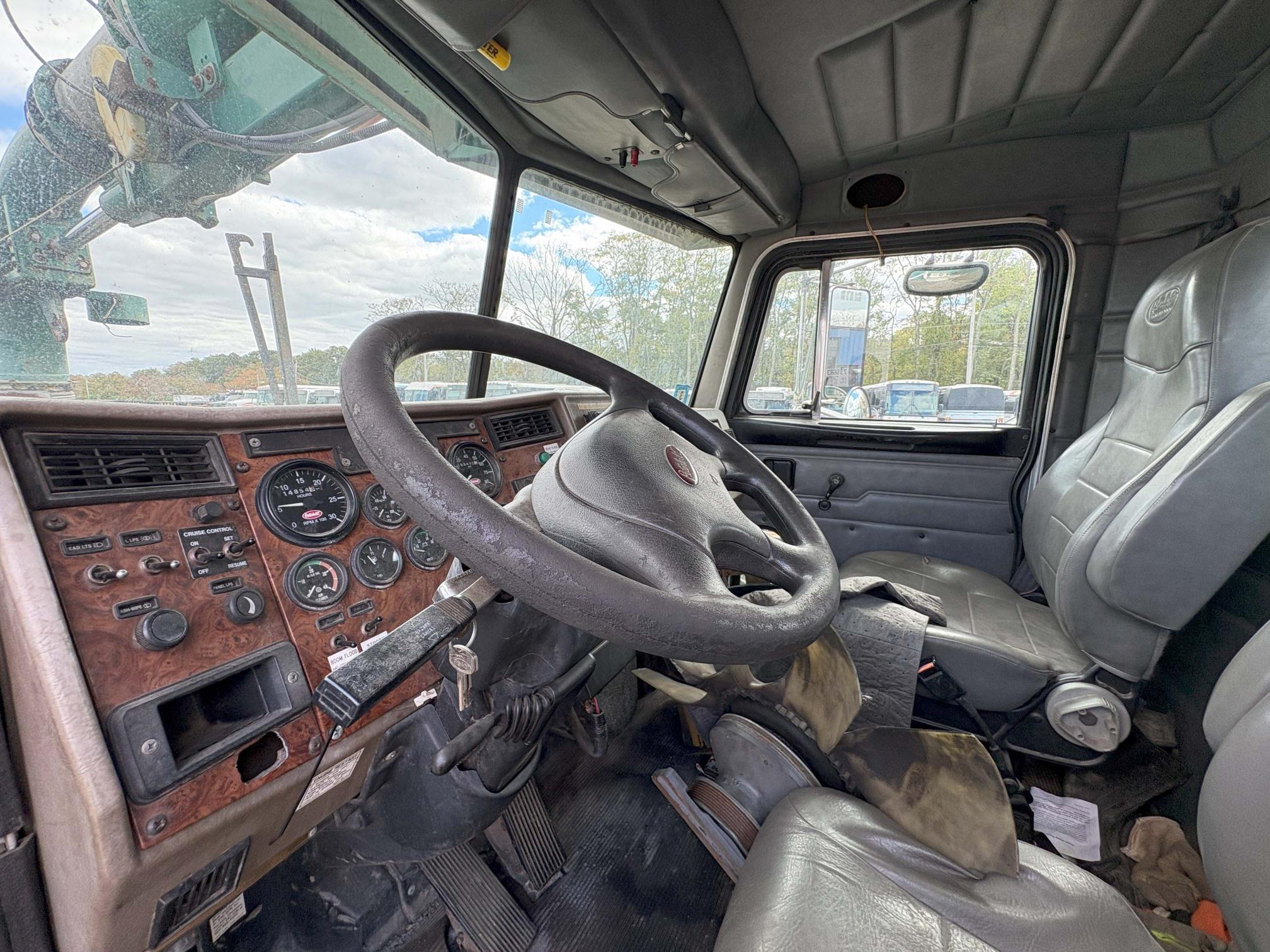 2004 PETERBILT 330 - view 10 of 15