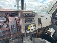 2004 PETERBILT 330 - Image 12