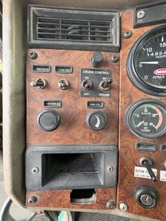 2004 PETERBILT 330 - Image 13