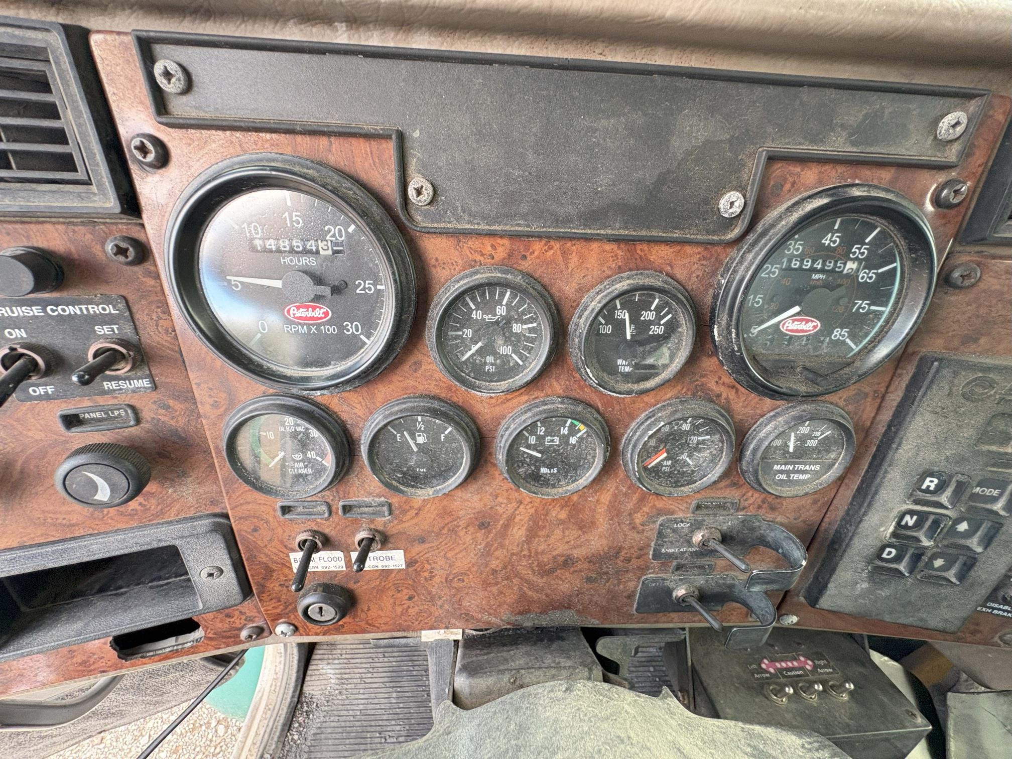 2004 PETERBILT 330 - Image 15