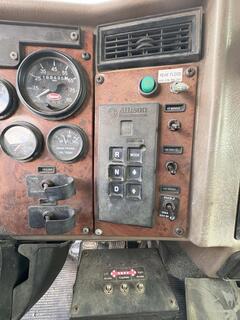 2004 PETERBILT 330 - Image 14