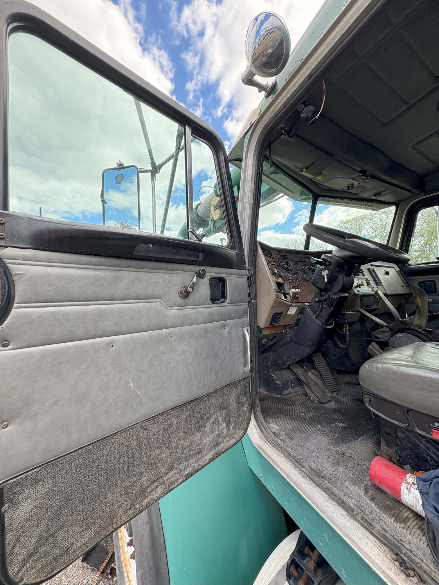 2004 PETERBILT 330 - view 9 of 15