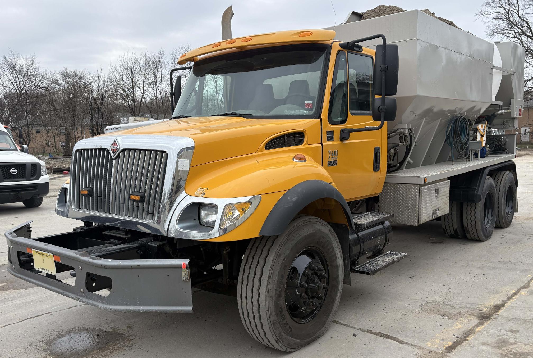 2004 INTERNATIONAL 7400 - view 1 of 26