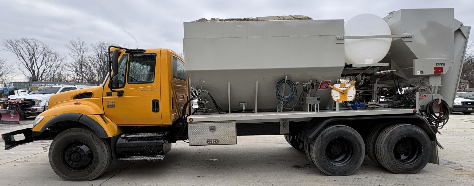 2004 INTERNATIONAL 7400 - view 2 of 26