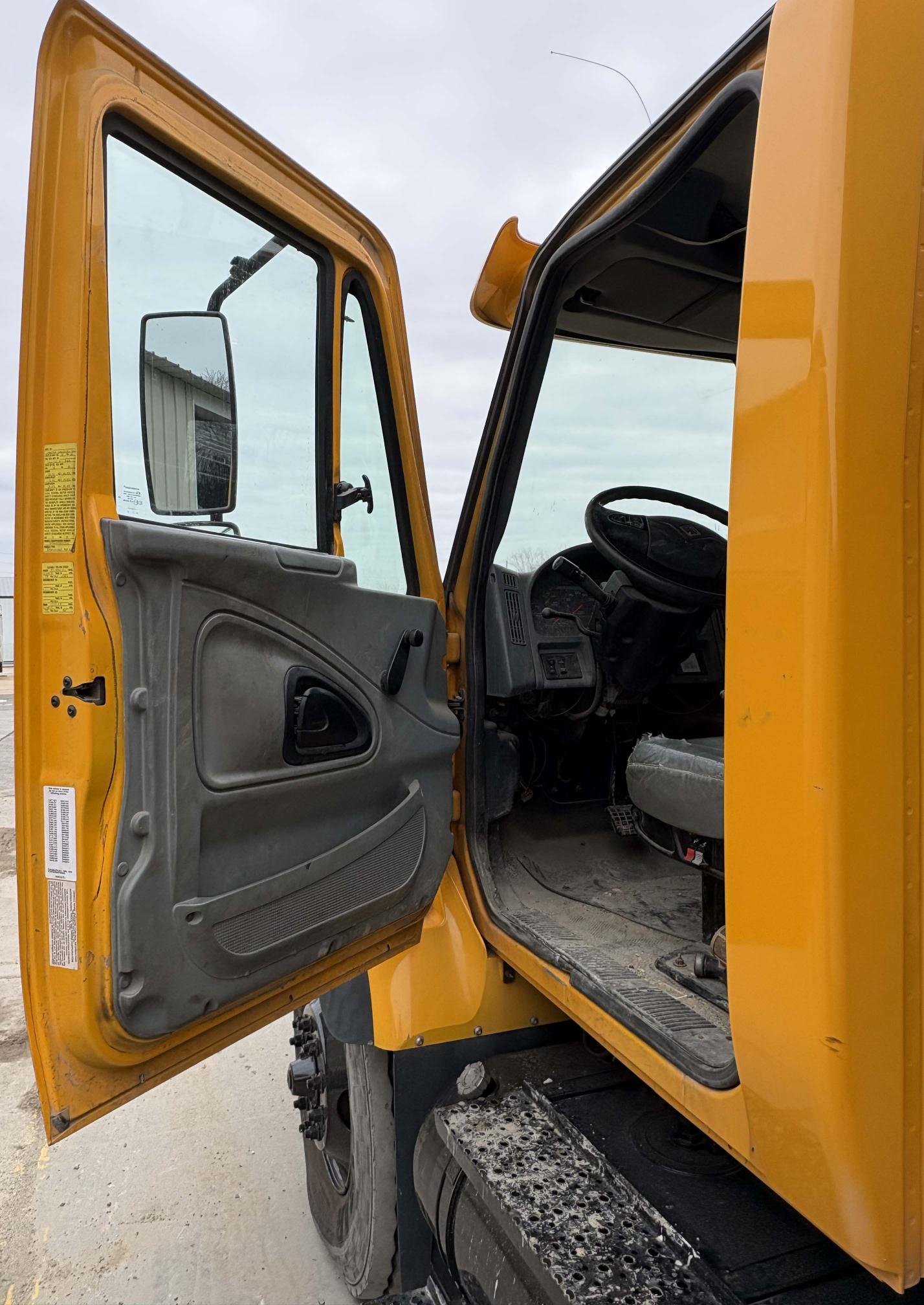 2004 INTERNATIONAL 7400 - view 9 of 26