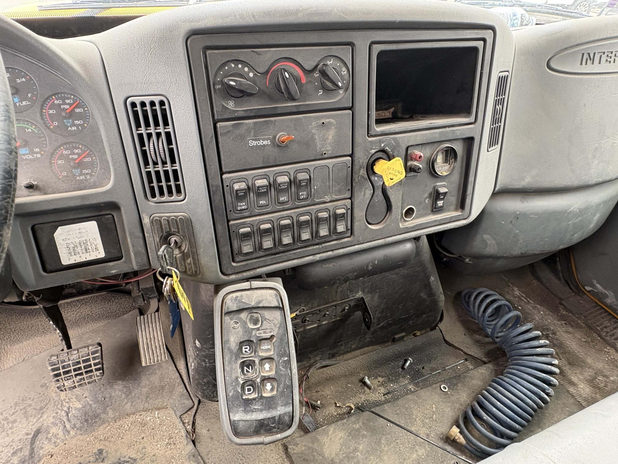 2004 INTERNATIONAL 7400 - view 13 of 26