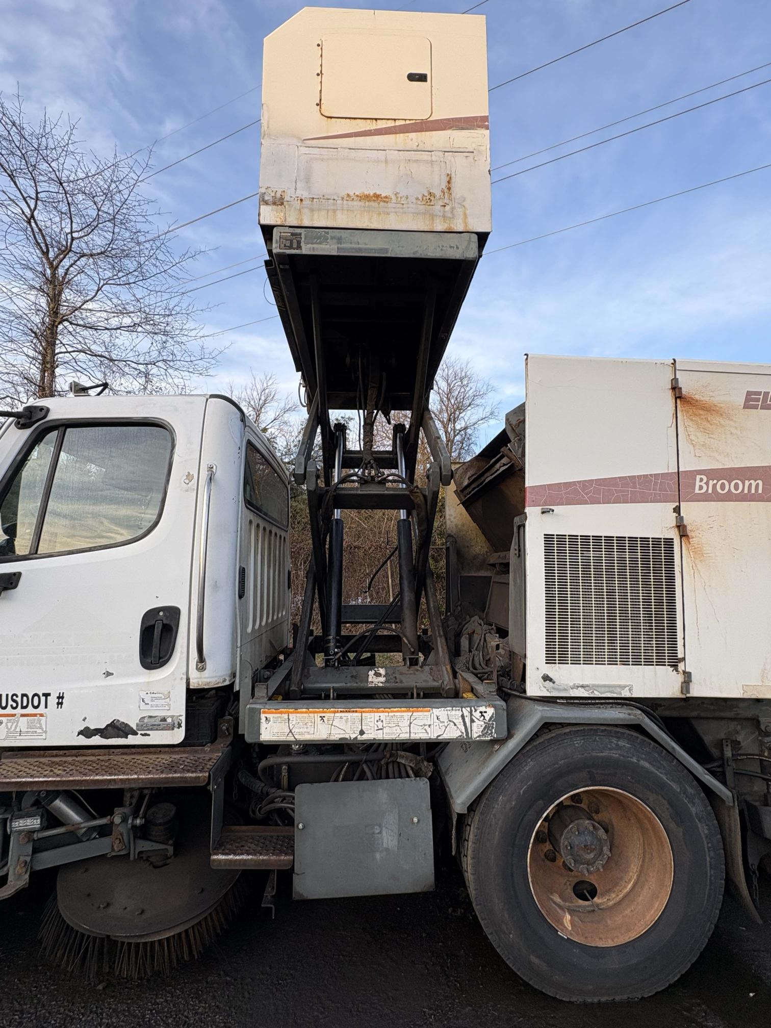 2007 ELGIN Broom Bear Series H - view 2 of 8