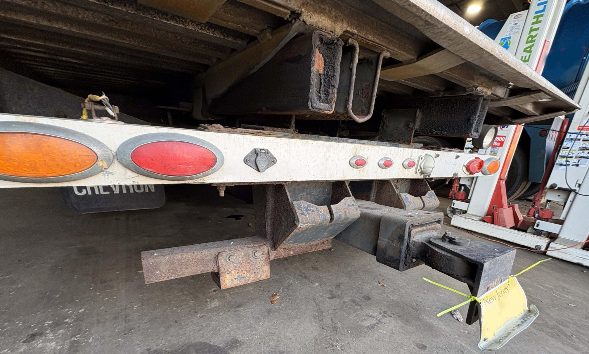 2000 GMC C6 - view 9 of 14